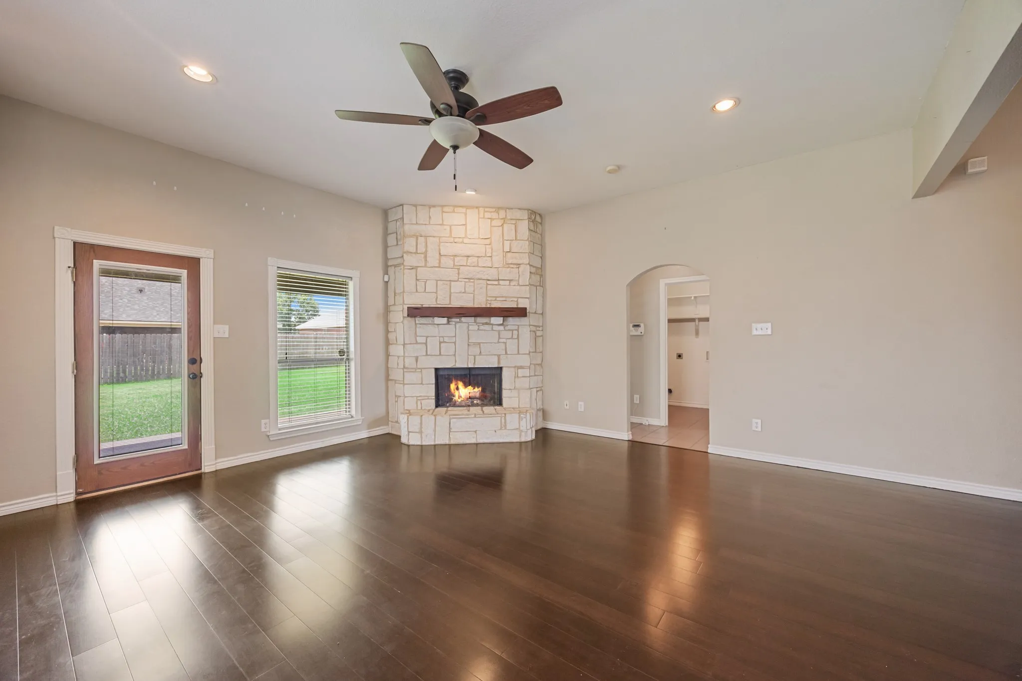 Single Family Residence For Sale in Ellis County , 107 Meadowlark Drive, Palmer, Texas 75152, 3 Bedroom, 2 Bathroom, 2 Garage spaces, 1,673 Sqft, built in 2004, mls#21288631, Real Estate Agent in Palmer, Homes For Sale in Ellis county, Homes For Sale in Palmer, Realtor in Palmer Texas, Real Estate Brokerage Independent Realty Texas, Luminita Cordes Realtor