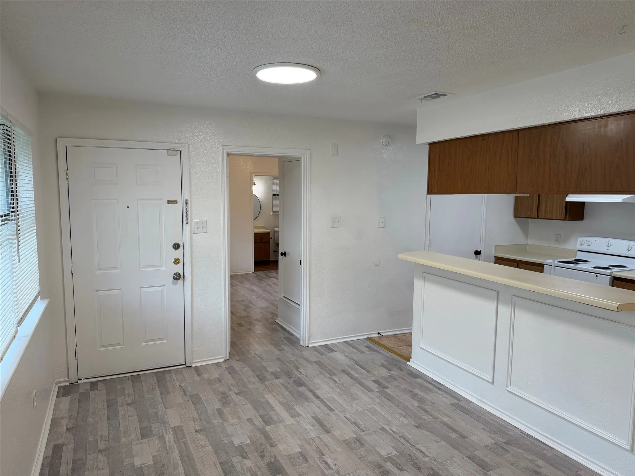 Duplex For Rent in Tarrant County , 4621 Sausalito Drive, Arlington, Texas 76016, 2 Bedrooms, 2 Bathrooms, Garage spaces, 1,040 Sqft, built in 1985, Price $1,625, mls#21283077, Real Estate Agent in Arlington, Homes For Rent in Tarrant county, Homes For Rent in Arlington, Realtor in Arlington Texas, Real Estate Brokerage Independent Realty Texas, Luminita Cordes Realtor