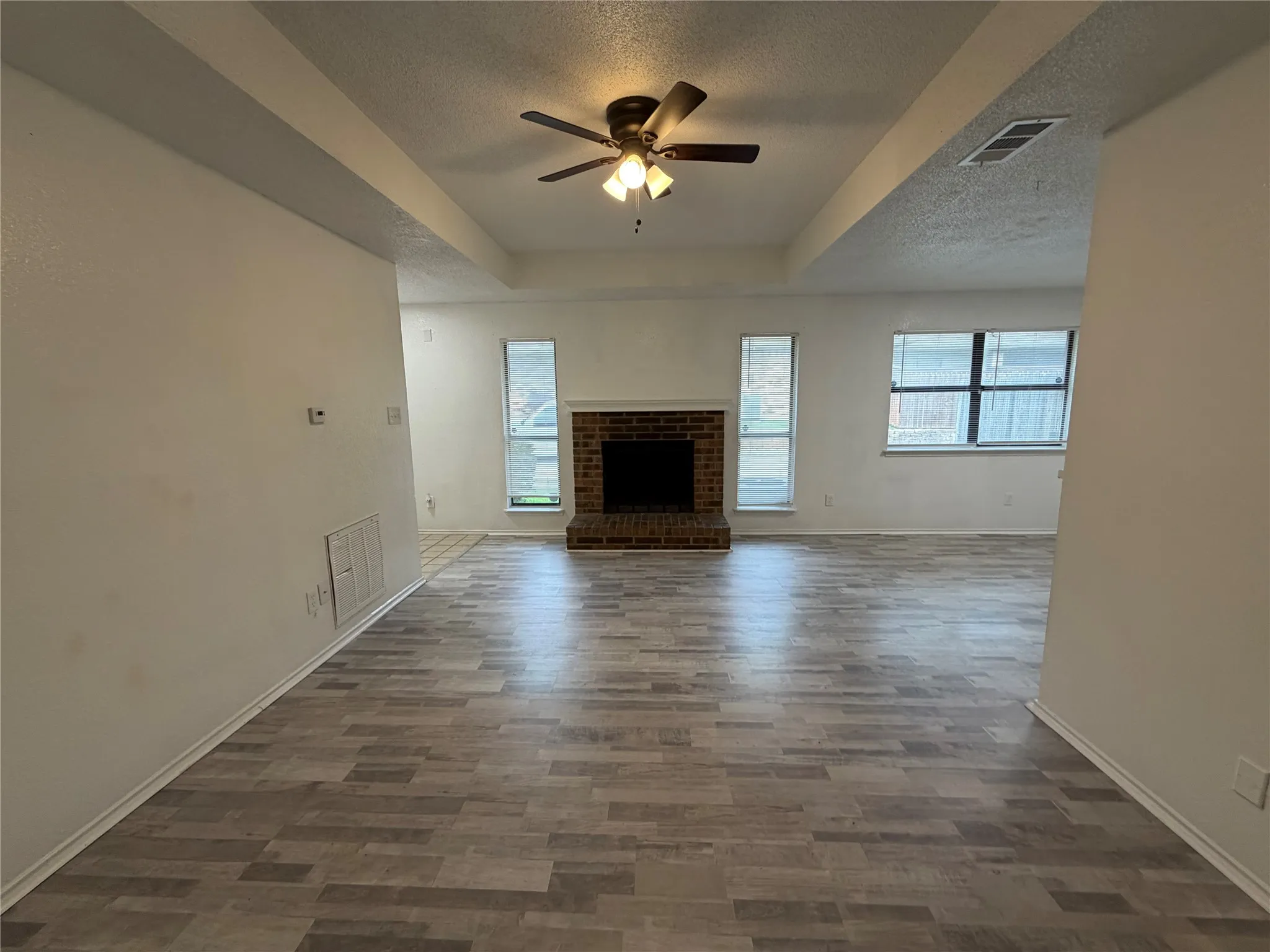 Duplex For Rent in Tarrant County , 4621 Sausalito Drive, Arlington, Texas 76016, 2 Bedrooms, 2 Bathrooms, Garage spaces, 1,040 Sqft, built in 1985, Price $1,625, mls#21283077, Real Estate Agent in Arlington, Homes For Rent in Tarrant county, Homes For Rent in Arlington, Realtor in Arlington Texas, Real Estate Brokerage Independent Realty Texas, Luminita Cordes Realtor