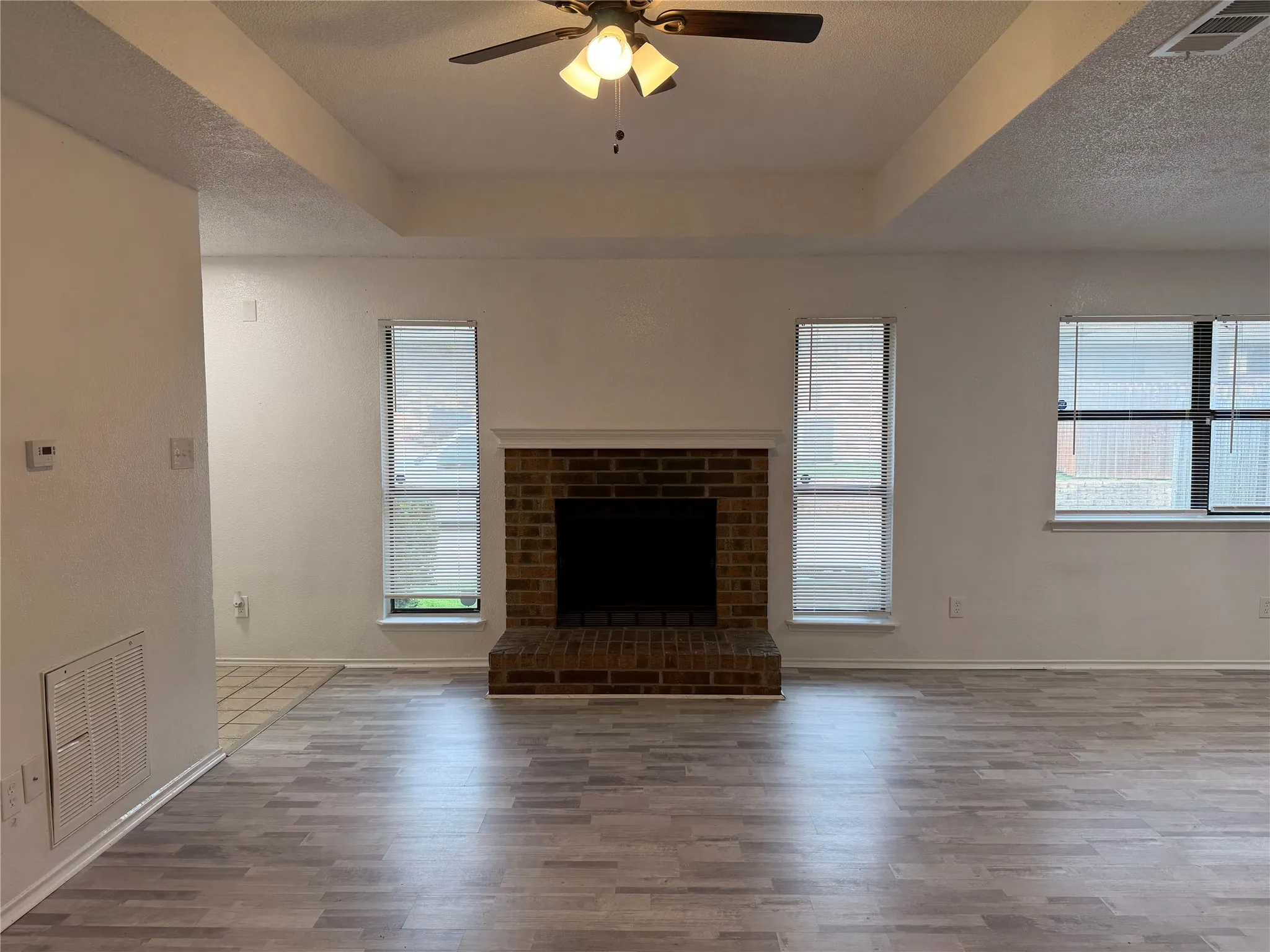 Duplex For Rent in Tarrant County , 4621 Sausalito Drive, Arlington, Texas 76016, 2 Bedrooms, 2 Bathrooms, Garage spaces, 1,040 Sqft, built in 1985, Price $1,625, mls#21283077, Real Estate Agent in Arlington, Homes For Rent in Tarrant county, Homes For Rent in Arlington, Realtor in Arlington Texas, Real Estate Brokerage Independent Realty Texas, Luminita Cordes Realtor