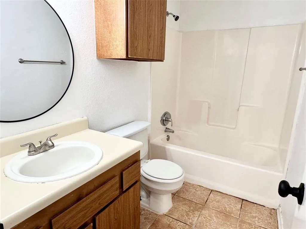 Duplex For Rent in Tarrant County , 4621 Sausalito Drive, Arlington, Texas 76016, 2 Bedrooms, 2 Bathrooms, Garage spaces, 1,040 Sqft, built in 1985, Price $1,625, mls#21283077, Real Estate Agent in Arlington, Homes For Rent in Tarrant county, Homes For Rent in Arlington, Realtor in Arlington Texas, Real Estate Brokerage Independent Realty Texas, Luminita Cordes Realtor