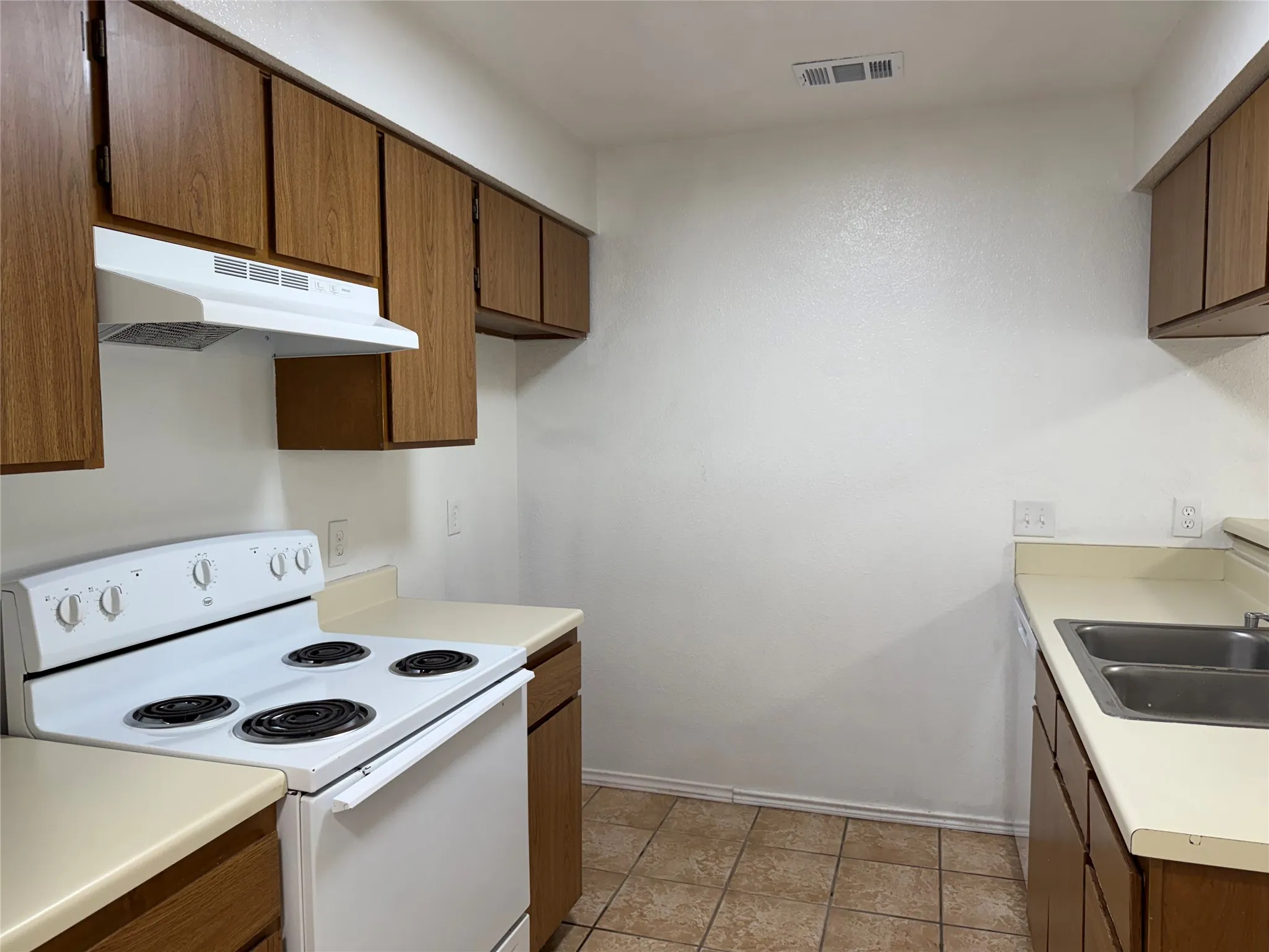 Duplex For Rent in Tarrant County , 4621 Sausalito Drive, Arlington, Texas 76016, 2 Bedrooms, 2 Bathrooms, Garage spaces, 1,040 Sqft, built in 1985, Price $1,625, mls#21283077, Real Estate Agent in Arlington, Homes For Rent in Tarrant county, Homes For Rent in Arlington, Realtor in Arlington Texas, Real Estate Brokerage Independent Realty Texas, Luminita Cordes Realtor