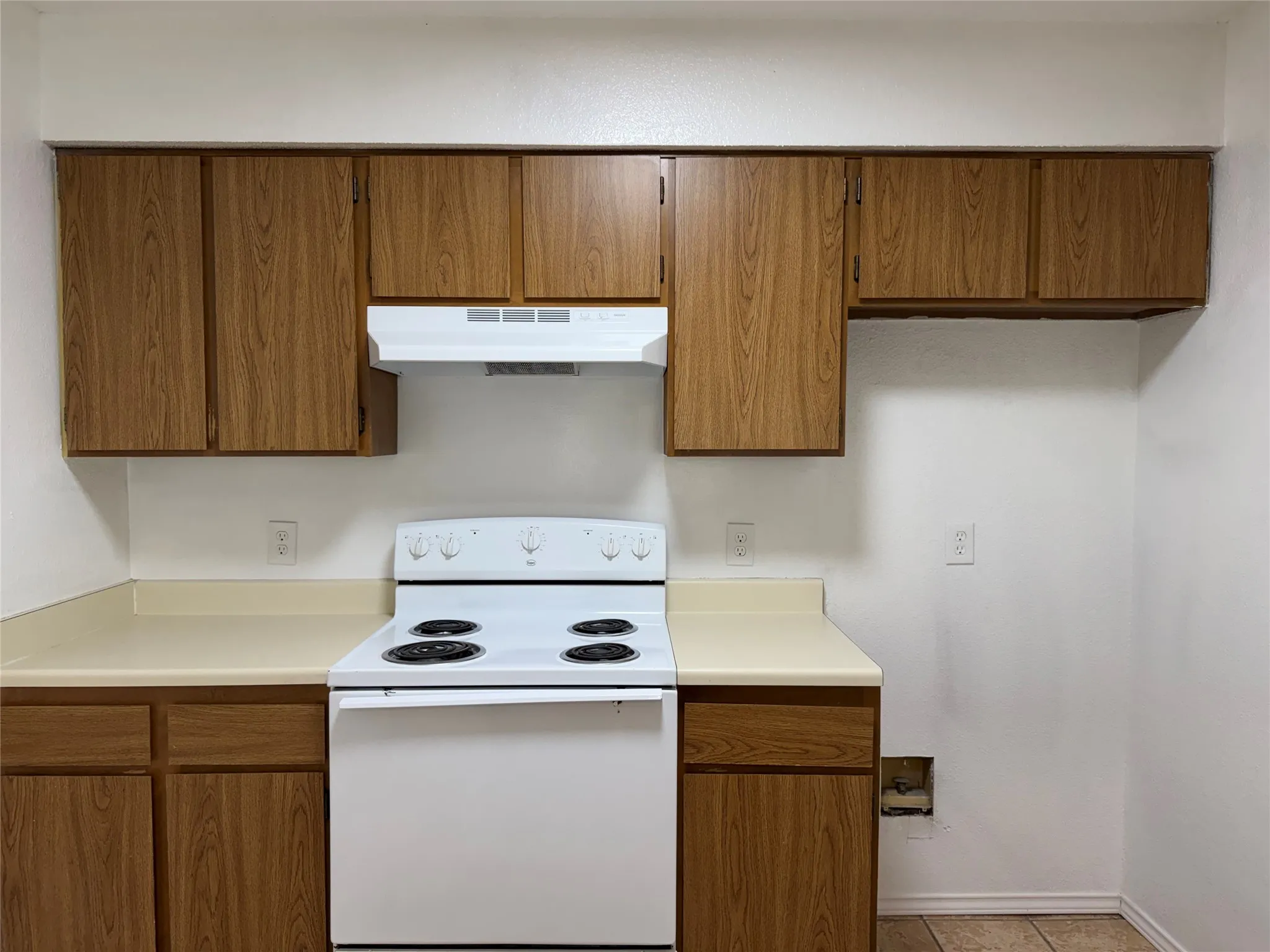 Duplex For Rent in Tarrant County , 4621 Sausalito Drive, Arlington, Texas 76016, 2 Bedrooms, 2 Bathrooms, Garage spaces, 1,040 Sqft, built in 1985, Price $1,625, mls#21283077, Real Estate Agent in Arlington, Homes For Rent in Tarrant county, Homes For Rent in Arlington, Realtor in Arlington Texas, Real Estate Brokerage Independent Realty Texas, Luminita Cordes Realtor