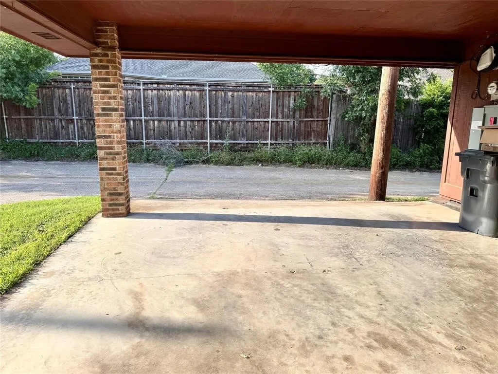 Duplex For Rent in Tarrant County , 4621 Sausalito Drive, Arlington, Texas 76016, 2 Bedrooms, 2 Bathrooms, Garage spaces, 1,040 Sqft, built in 1985, Price $1,625, mls#21283077, Real Estate Agent in Arlington, Homes For Rent in Tarrant county, Homes For Rent in Arlington, Realtor in Arlington Texas, Real Estate Brokerage Independent Realty Texas, Luminita Cordes Realtor