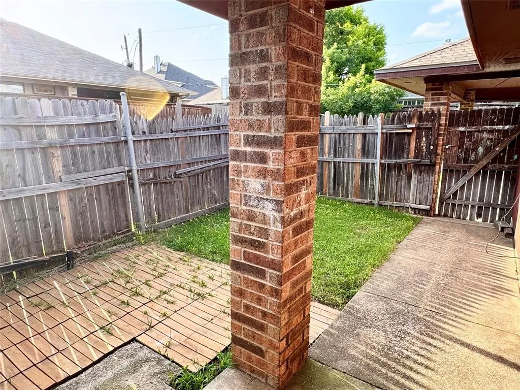 Duplex For Rent in Tarrant County , 4621 Sausalito Drive, Arlington, Texas 76016, 2 Bedrooms, 2 Bathrooms, Garage spaces, 1,040 Sqft, built in 1985, Price $1,625, mls#21283077, Real Estate Agent in Arlington, Homes For Rent in Tarrant county, Homes For Rent in Arlington, Realtor in Arlington Texas, Real Estate Brokerage Independent Realty Texas, Luminita Cordes Realtor