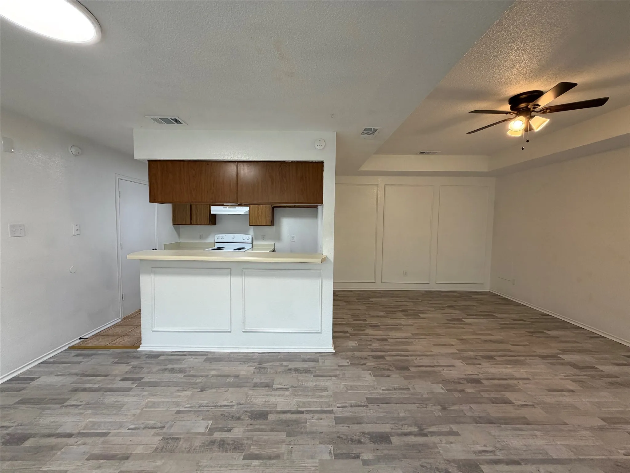 Duplex For Rent in Tarrant County , 4621 Sausalito Drive, Arlington, Texas 76016, 2 Bedrooms, 2 Bathrooms, Garage spaces, 1,040 Sqft, built in 1985, Price $1,625, mls#21283077, Real Estate Agent in Arlington, Homes For Rent in Tarrant county, Homes For Rent in Arlington, Realtor in Arlington Texas, Real Estate Brokerage Independent Realty Texas, Luminita Cordes Realtor
