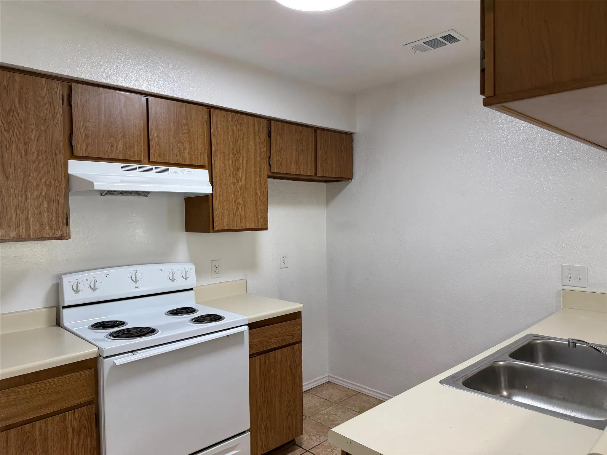 Duplex For Rent in Tarrant County , 4621 Sausalito Drive, Arlington, Texas 76016, 2 Bedrooms, 2 Bathrooms, Garage spaces, 1,040 Sqft, built in 1985, Price $1,625, mls#21283077, Real Estate Agent in Arlington, Homes For Rent in Tarrant county, Homes For Rent in Arlington, Realtor in Arlington Texas, Real Estate Brokerage Independent Realty Texas, Luminita Cordes Realtor