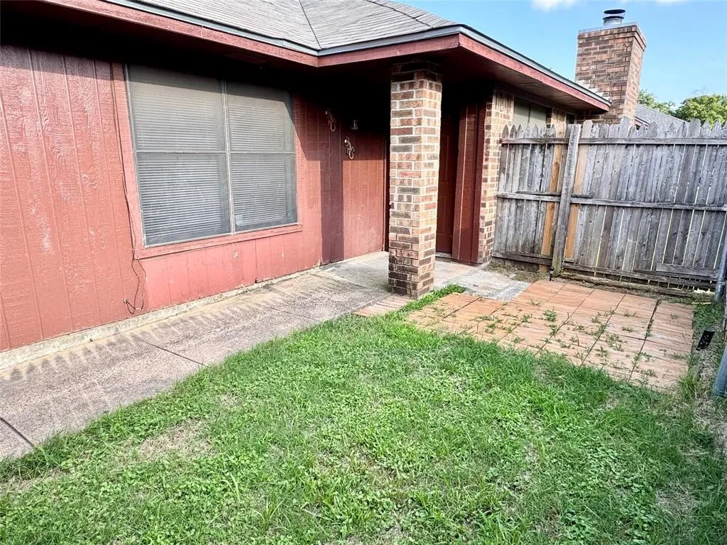 Duplex For Rent in Tarrant County , 4621 Sausalito Drive, Arlington, Texas 76016, 2 Bedrooms, 2 Bathrooms, Garage spaces, 1,040 Sqft, built in 1985, Price $1,625, mls#21283077, Real Estate Agent in Arlington, Homes For Rent in Tarrant county, Homes For Rent in Arlington, Realtor in Arlington Texas, Real Estate Brokerage Independent Realty Texas, Luminita Cordes Realtor
