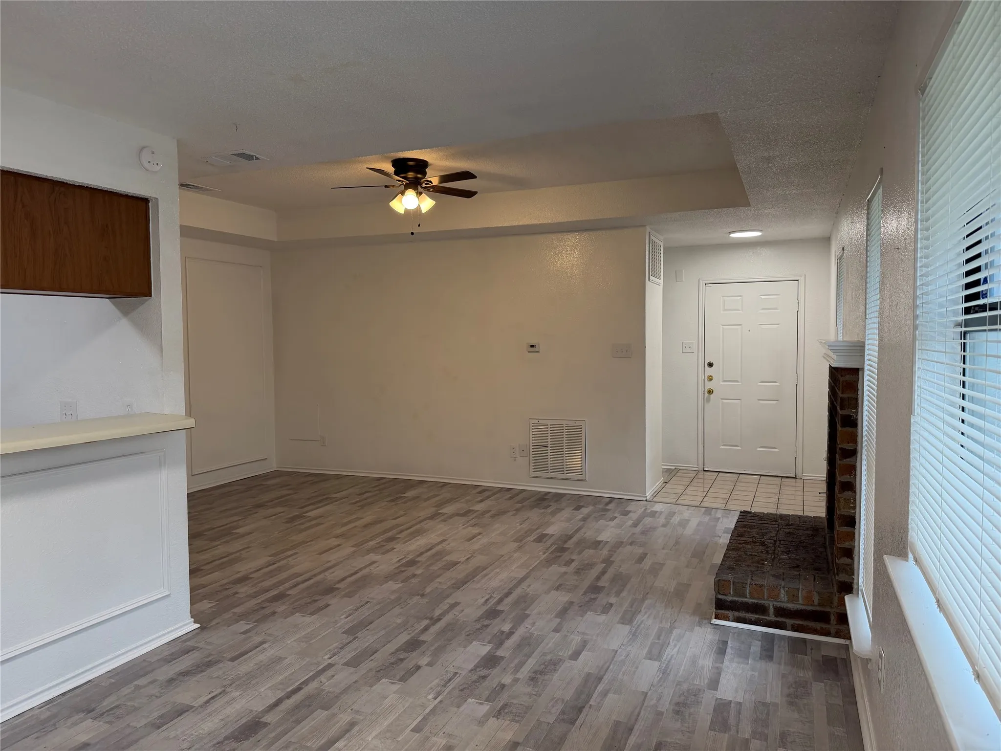Duplex For Rent in Tarrant County , 4621 Sausalito Drive, Arlington, Texas 76016, 2 Bedrooms, 2 Bathrooms, Garage spaces, 1,040 Sqft, built in 1985, Price $1,625, mls#21283077, Real Estate Agent in Arlington, Homes For Rent in Tarrant county, Homes For Rent in Arlington, Realtor in Arlington Texas, Real Estate Brokerage Independent Realty Texas, Luminita Cordes Realtor