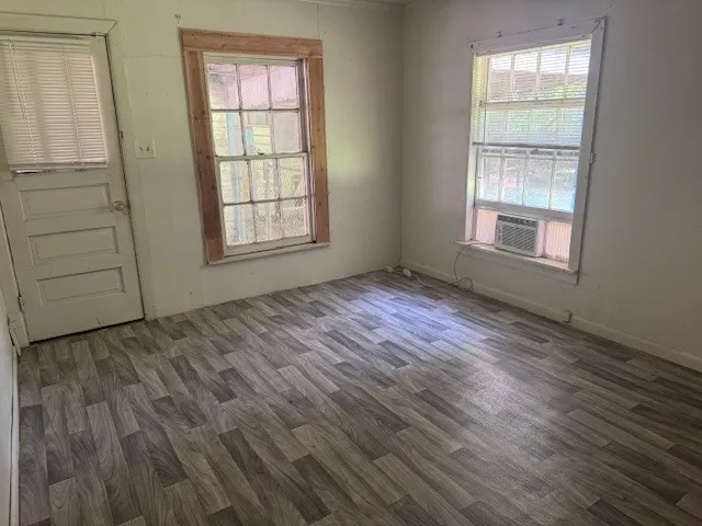 Single Family Residence For Rent in Lamar County , 704 Cedar Street, Paris, Texas 75460, 2 Bedroom, 1 Bathroom, Garage spaces, 1,100 Sqft, built in 0, mls#21290503, Real Estate Agent in Paris, Homes For Rent in Lamar county, Homes For Rent in Paris, Realtor in Paris Texas, Real Estate Brokerage Independent Realty Texas, Luminita Cordes Realtor