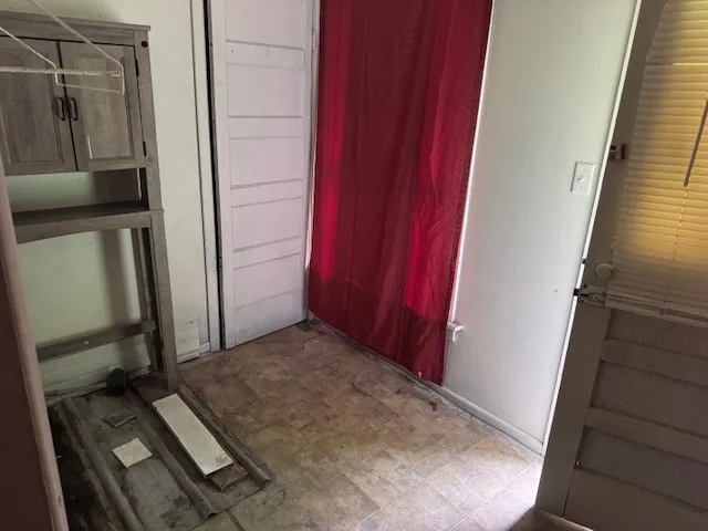 Single Family Residence For Rent in Lamar County , 704 Cedar Street, Paris, Texas 75460, 2 Bedroom, 1 Bathroom, Garage spaces, 1,100 Sqft, built in 0, mls#21290503, Real Estate Agent in Paris, Homes For Rent in Lamar county, Homes For Rent in Paris, Realtor in Paris Texas, Real Estate Brokerage Independent Realty Texas, Luminita Cordes Realtor