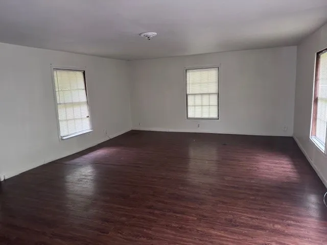 Single Family Residence For Rent in Lamar County , 704 Cedar Street, Paris, Texas 75460, 2 Bedroom, 1 Bathroom, Garage spaces, 1,100 Sqft, built in 0, mls#21290503, Real Estate Agent in Paris, Homes For Rent in Lamar county, Homes For Rent in Paris, Realtor in Paris Texas, Real Estate Brokerage Independent Realty Texas, Luminita Cordes Realtor