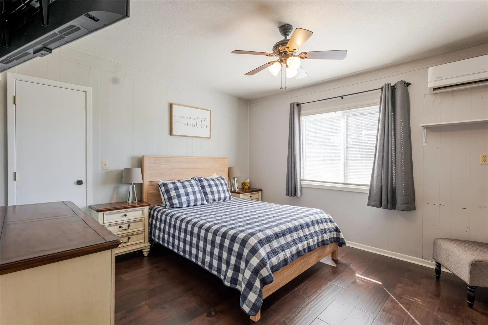 Single Family Residence For Sale in Palo Pinto County , 1601 Forum Circle 156, Graford, Texas 76449, 4 Bedroom, 4 Bathroom, Garage spaces, 3,215 Sqft, built in 1965, mls#21290511, Real Estate Agent in Graford, Homes For Sale in Palo Pinto county, Homes For Sale in Graford, Realtor in Graford Texas, Real Estate Brokerage Independent Realty Texas, Luminita Cordes Realtor