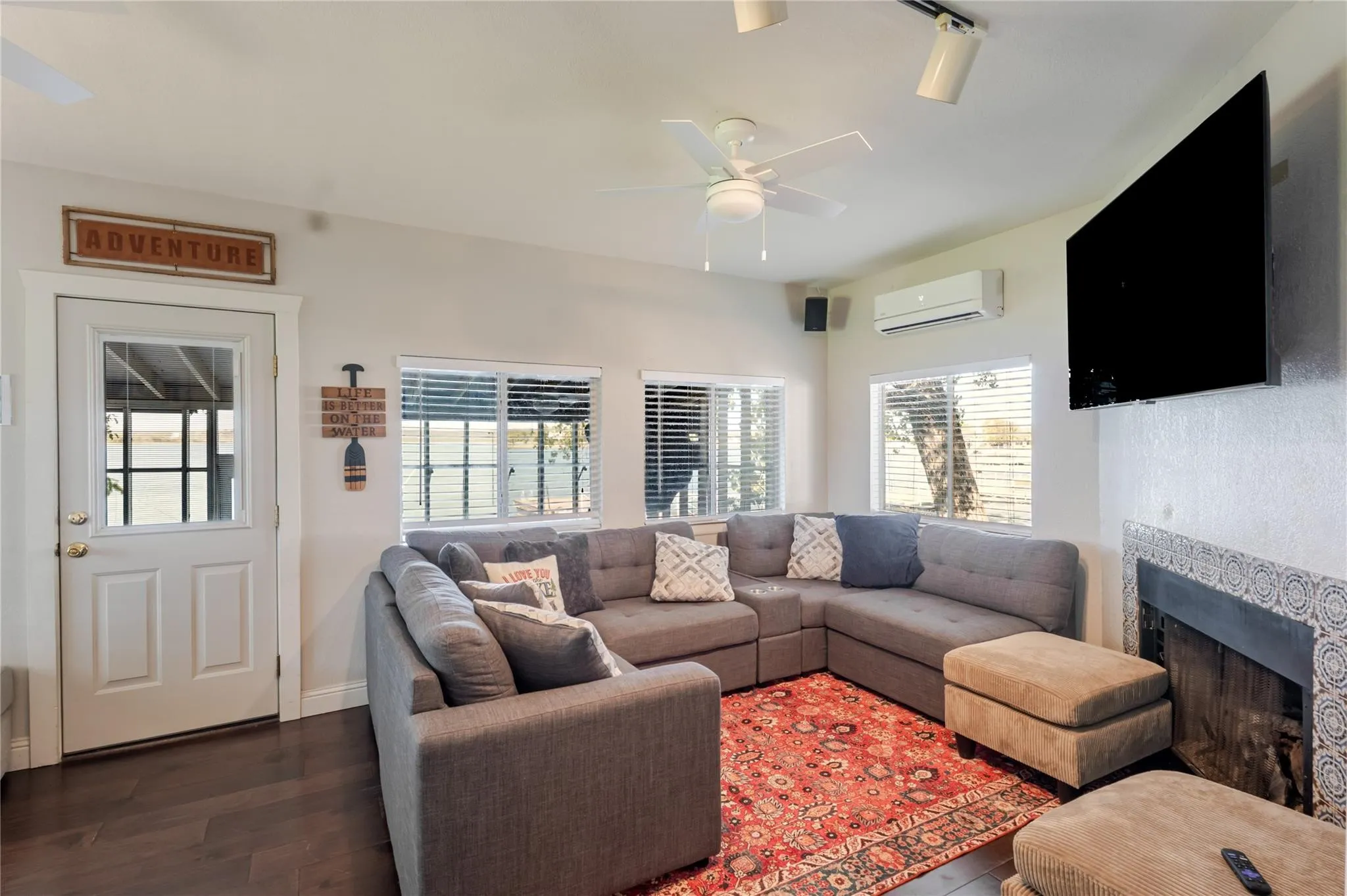 Single Family Residence For Sale in Palo Pinto County , 1601 Forum Circle 156, Graford, Texas 76449, 4 Bedroom, 4 Bathroom, Garage spaces, 3,215 Sqft, built in 1965, mls#21290511, Real Estate Agent in Graford, Homes For Sale in Palo Pinto county, Homes For Sale in Graford, Realtor in Graford Texas, Real Estate Brokerage Independent Realty Texas, Luminita Cordes Realtor
