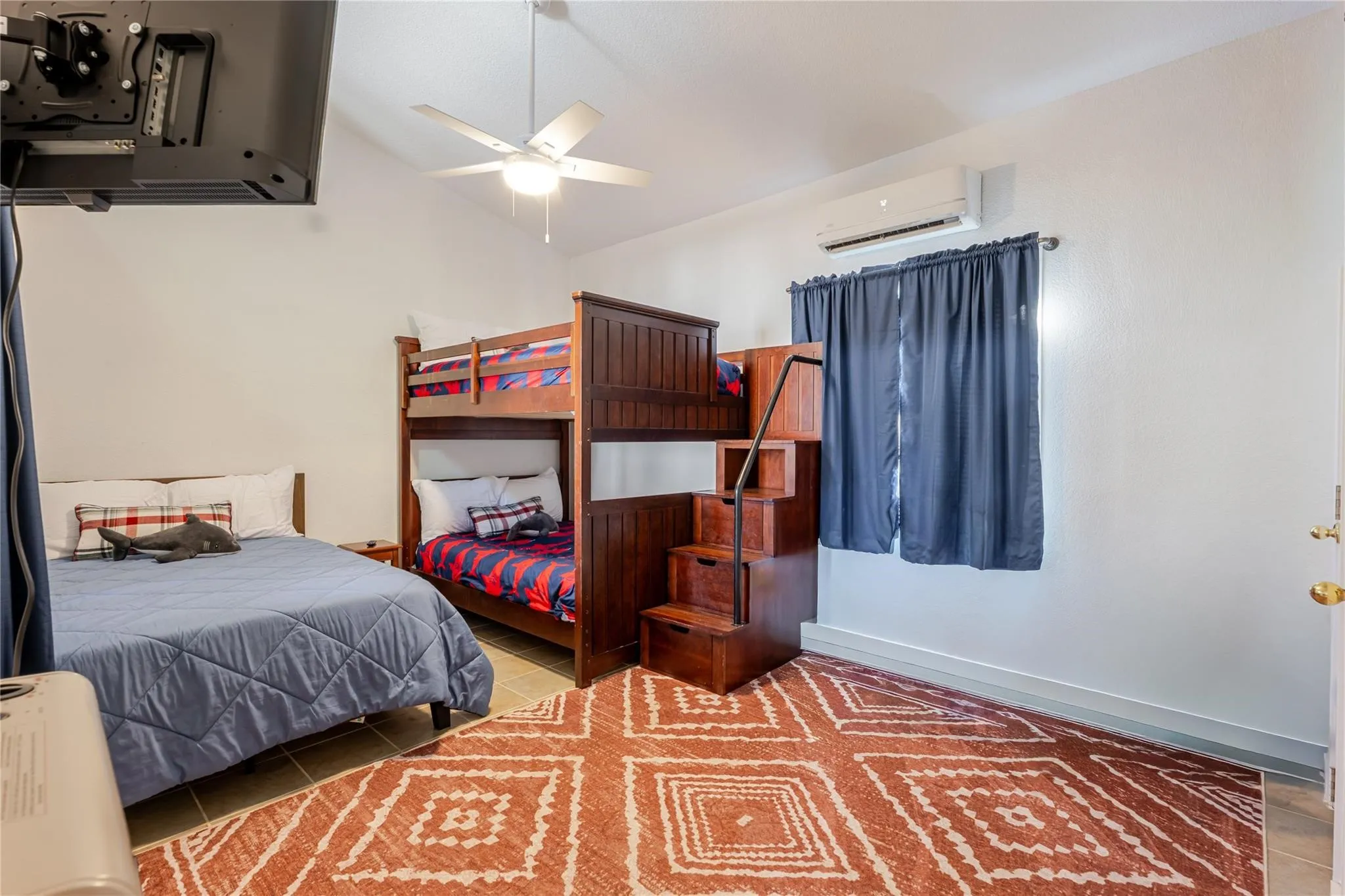 Single Family Residence For Sale in Palo Pinto County , 1601 Forum Circle 156, Graford, Texas 76449, 4 Bedroom, 4 Bathroom, Garage spaces, 3,215 Sqft, built in 1965, mls#21290511, Real Estate Agent in Graford, Homes For Sale in Palo Pinto county, Homes For Sale in Graford, Realtor in Graford Texas, Real Estate Brokerage Independent Realty Texas, Luminita Cordes Realtor