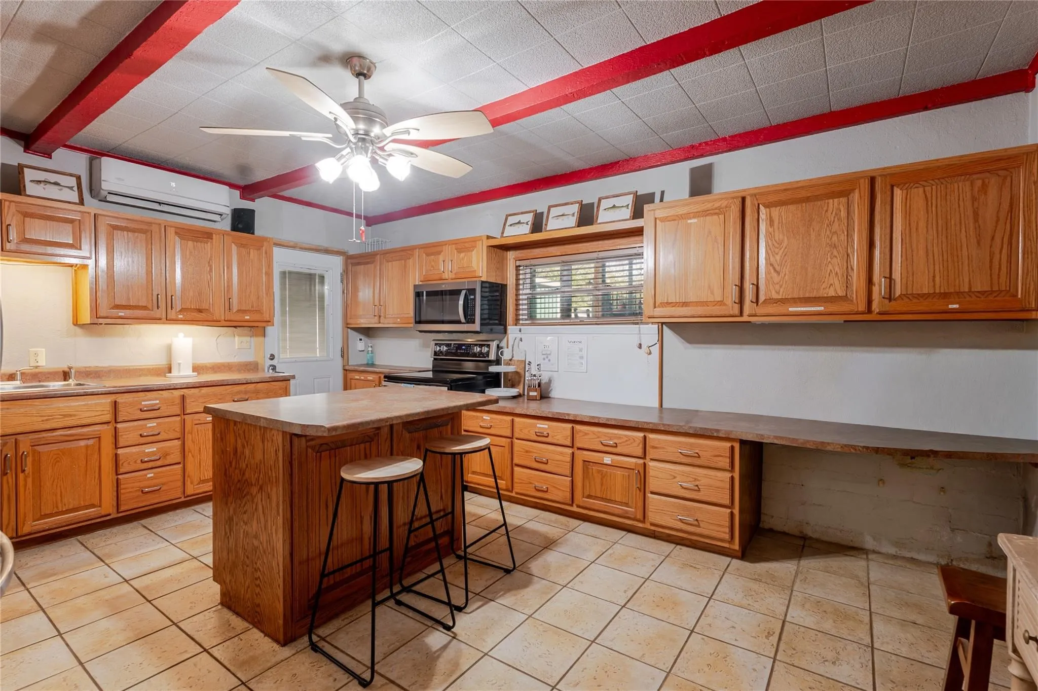 Single Family Residence For Sale in Palo Pinto County , 1601 Forum Circle 156, Graford, Texas 76449, 4 Bedroom, 4 Bathroom, Garage spaces, 3,215 Sqft, built in 1965, mls#21290511, Real Estate Agent in Graford, Homes For Sale in Palo Pinto county, Homes For Sale in Graford, Realtor in Graford Texas, Real Estate Brokerage Independent Realty Texas, Luminita Cordes Realtor