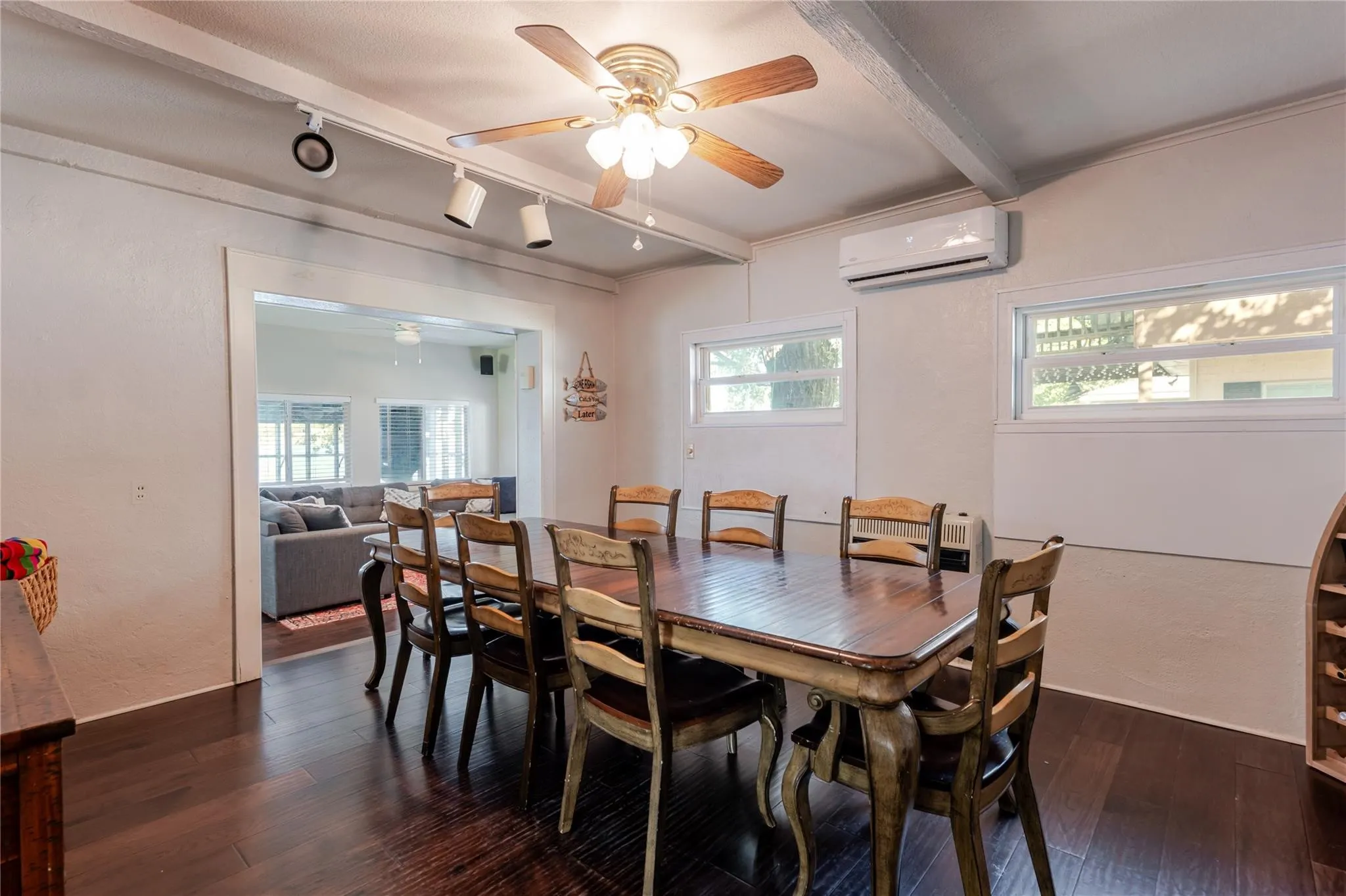 Single Family Residence For Sale in Palo Pinto County , 1601 Forum Circle 156, Graford, Texas 76449, 4 Bedroom, 4 Bathroom, Garage spaces, 3,215 Sqft, built in 1965, mls#21290511, Real Estate Agent in Graford, Homes For Sale in Palo Pinto county, Homes For Sale in Graford, Realtor in Graford Texas, Real Estate Brokerage Independent Realty Texas, Luminita Cordes Realtor