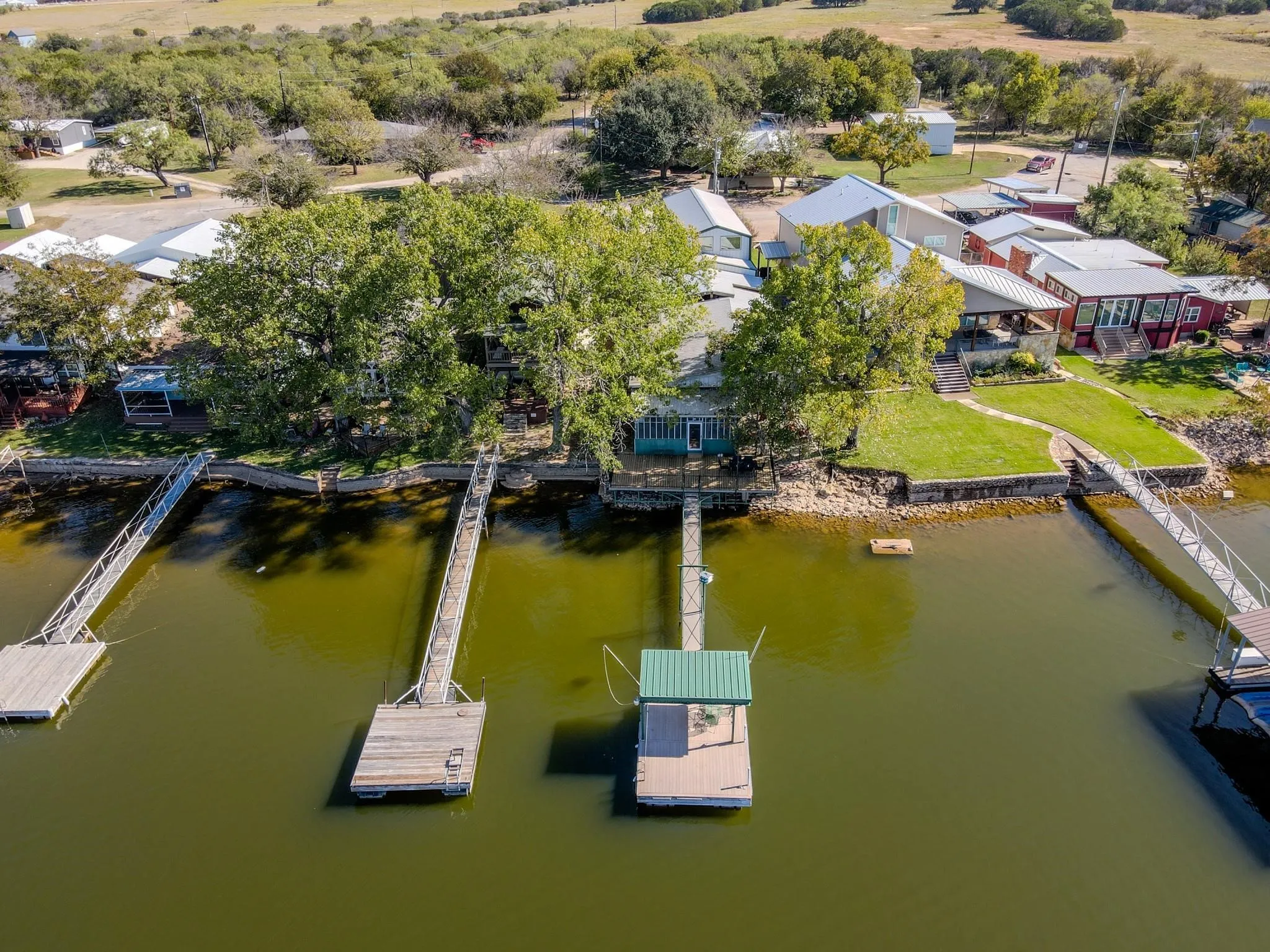 Single Family Residence For Sale in Palo Pinto County , 1601 Forum Circle 156, Graford, Texas 76449, 4 Bedroom, 4 Bathroom, Garage spaces, 3,215 Sqft, built in 1965, mls#21290511, Real Estate Agent in Graford, Homes For Sale in Palo Pinto county, Homes For Sale in Graford, Realtor in Graford Texas, Real Estate Brokerage Independent Realty Texas, Luminita Cordes Realtor