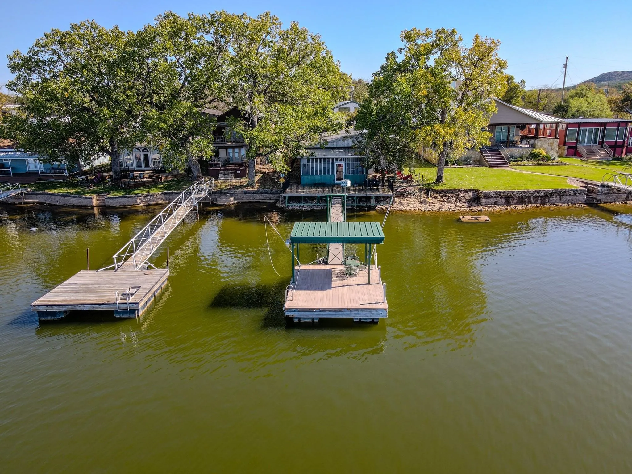 Single Family Residence For Sale in Palo Pinto County , 1601 Forum Circle 156, Graford, Texas 76449, 4 Bedroom, 4 Bathroom, Garage spaces, 3,215 Sqft, built in 1965, mls#21290511, Real Estate Agent in Graford, Homes For Sale in Palo Pinto county, Homes For Sale in Graford, Realtor in Graford Texas, Real Estate Brokerage Independent Realty Texas, Luminita Cordes Realtor
