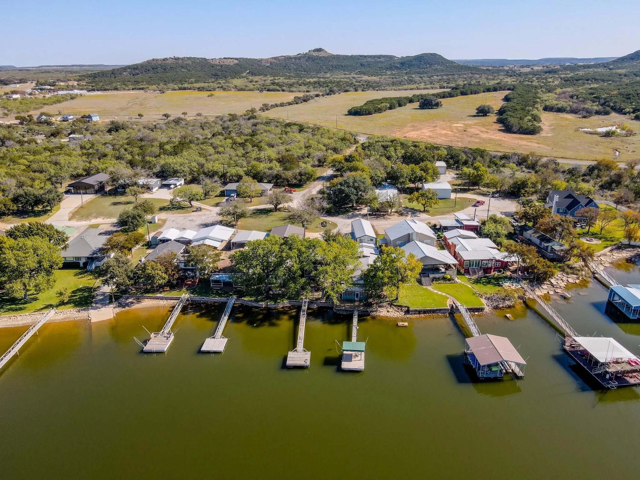 Single Family Residence For Sale in Palo Pinto County , 1601 Forum Circle 156, Graford, Texas 76449, 4 Bedroom, 4 Bathroom, Garage spaces, 3,215 Sqft, built in 1965, mls#21290511, Real Estate Agent in Graford, Homes For Sale in Palo Pinto county, Homes For Sale in Graford, Realtor in Graford Texas, Real Estate Brokerage Independent Realty Texas, Luminita Cordes Realtor