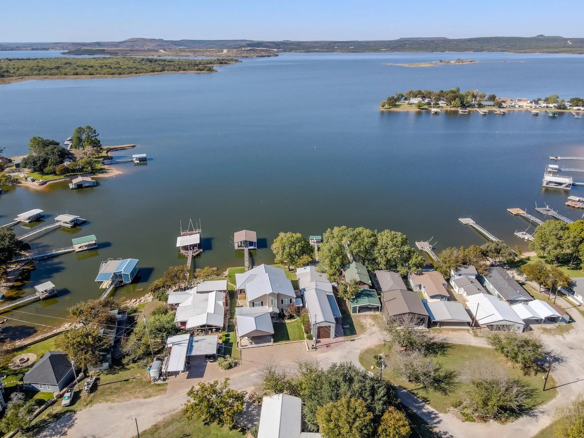 Single Family Residence For Sale in Palo Pinto County , 1601 Forum Circle 156, Graford, Texas 76449, 4 Bedroom, 4 Bathroom, Garage spaces, 3,215 Sqft, built in 1965, mls#21290511, Real Estate Agent in Graford, Homes For Sale in Palo Pinto county, Homes For Sale in Graford, Realtor in Graford Texas, Real Estate Brokerage Independent Realty Texas, Luminita Cordes Realtor