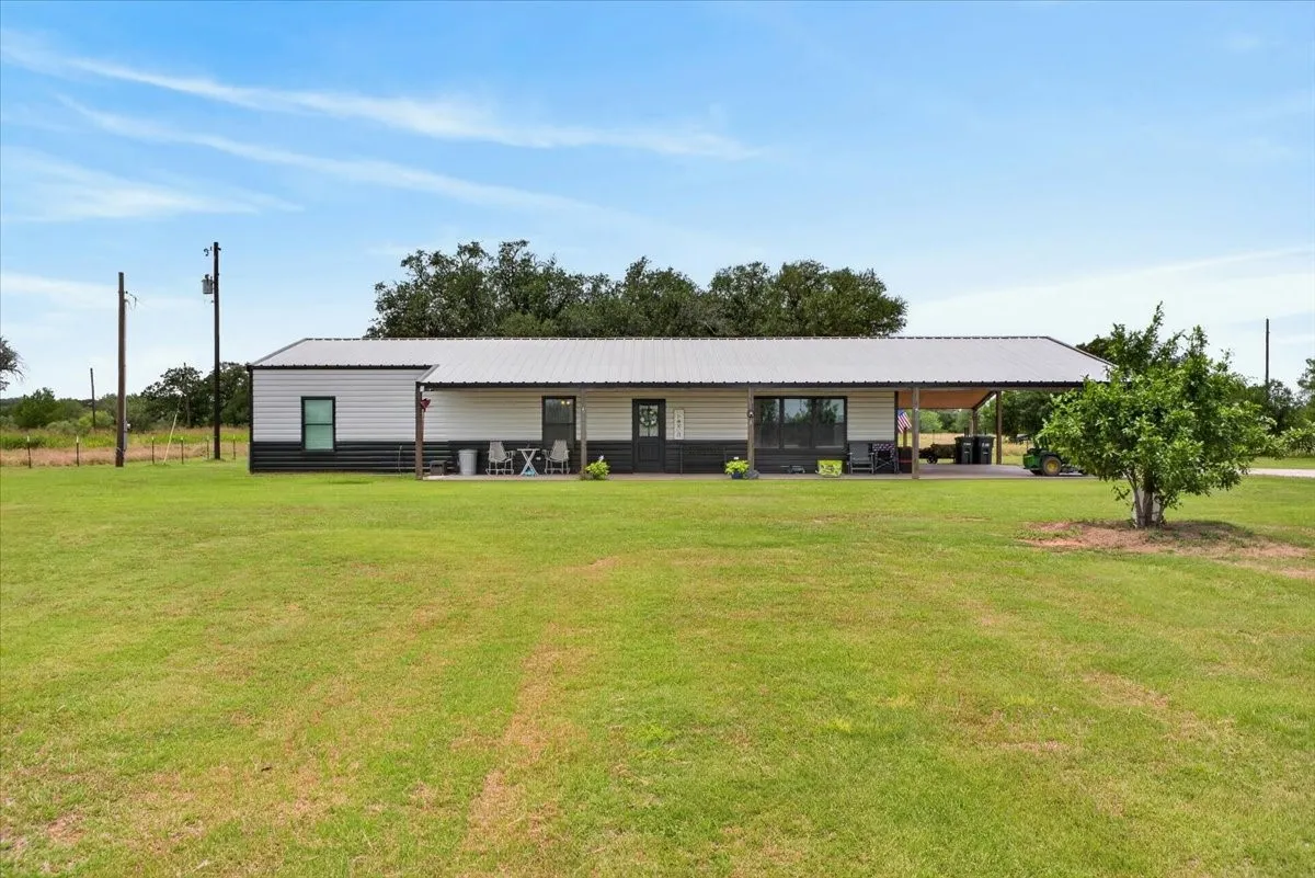 Single Family Residence For Sale in Young County , 340 Rosser Ranch Road, Graham, Texas 76450, 3 Bedroom, 2 Bathroom, Garage spaces, 1,920 Sqft, built in 2021, mls#21290535, Real Estate Agent in Graham, Homes For Sale in Young county, Homes For Sale in Graham, Realtor in Graham Texas, Real Estate Brokerage Independent Realty Texas, Luminita Cordes Realtor