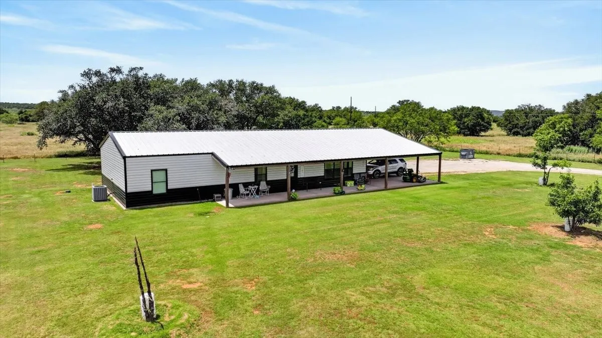 Single Family Residence For Sale in Young County , 340 Rosser Ranch Road, Graham, Texas 76450, 3 Bedroom, 2 Bathroom, Garage spaces, 1,920 Sqft, built in 2021, mls#21290535, Real Estate Agent in Graham, Homes For Sale in Young county, Homes For Sale in Graham, Realtor in Graham Texas, Real Estate Brokerage Independent Realty Texas, Luminita Cordes Realtor