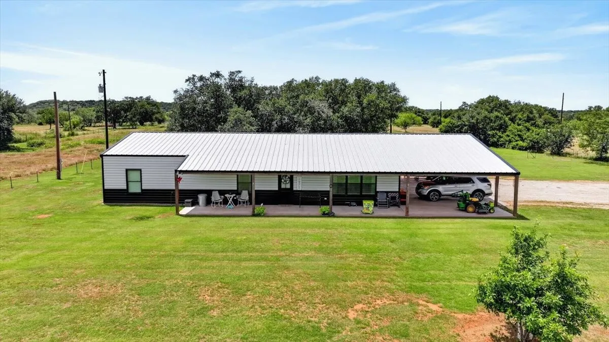 Single Family Residence For Sale in Young County , 340 Rosser Ranch Road, Graham, Texas 76450, 3 Bedroom, 2 Bathroom, Garage spaces, 1,920 Sqft, built in 2021, mls#21290535, Real Estate Agent in Graham, Homes For Sale in Young county, Homes For Sale in Graham, Realtor in Graham Texas, Real Estate Brokerage Independent Realty Texas, Luminita Cordes Realtor