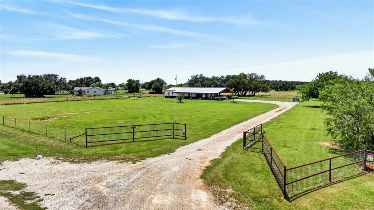 Single Family Residence For Sale in Young County , 340 Rosser Ranch Road, Graham, Texas 76450, 3 Bedroom, 2 Bathroom, Garage spaces, 1,920 Sqft, built in 2021, mls#21290535, Real Estate Agent in Graham, Homes For Sale in Young county, Homes For Sale in Graham, Realtor in Graham Texas, Real Estate Brokerage Independent Realty Texas, Luminita Cordes Realtor
