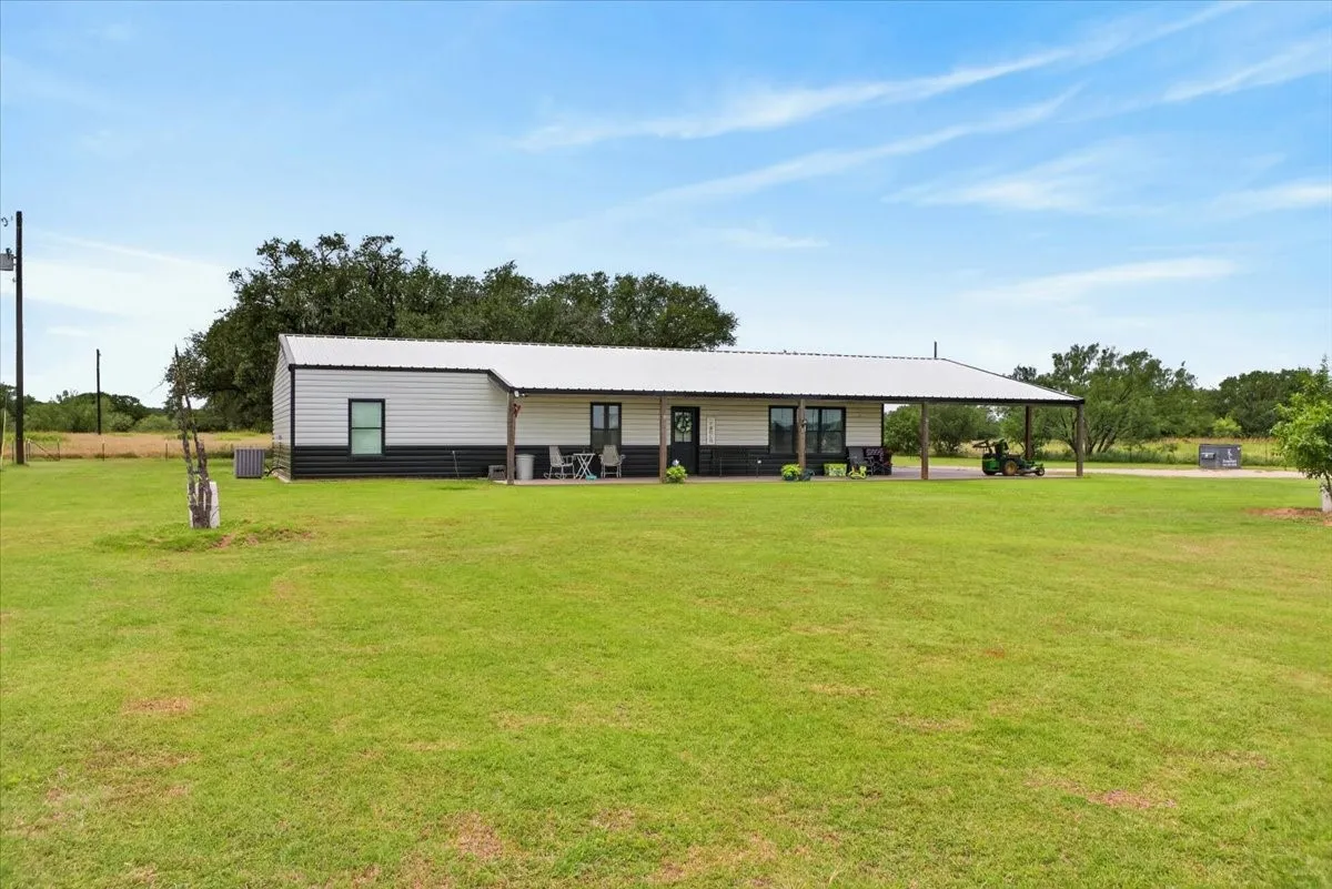 Single Family Residence For Sale in Young County , 340 Rosser Ranch Road, Graham, Texas 76450, 3 Bedroom, 2 Bathroom, Garage spaces, 1,920 Sqft, built in 2021, mls#21290535, Real Estate Agent in Graham, Homes For Sale in Young county, Homes For Sale in Graham, Realtor in Graham Texas, Real Estate Brokerage Independent Realty Texas, Luminita Cordes Realtor