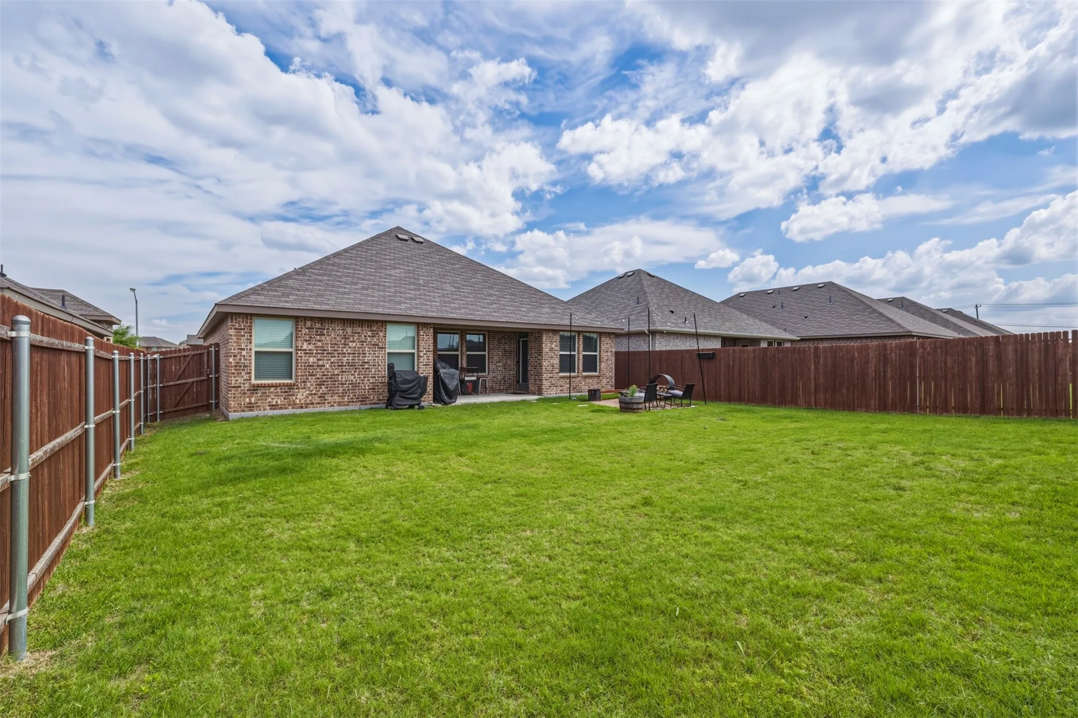 Single Family Residence For Sale in Ellis County , 1210 Grand View Drive, Ennis, Texas 75119, 3 Bedroom, 2 Bathroom, 2 Garage spaces, 1,471 Sqft, built in 2024, Price $262,000, mls#21289722, Real Estate Agent in Ennis, Homes For Sale in Ellis county, Homes For Sale in Ennis, Realtor in Ennis Texas, Real Estate Brokerage Independent Realty Texas, Luminita Cordes Realtor