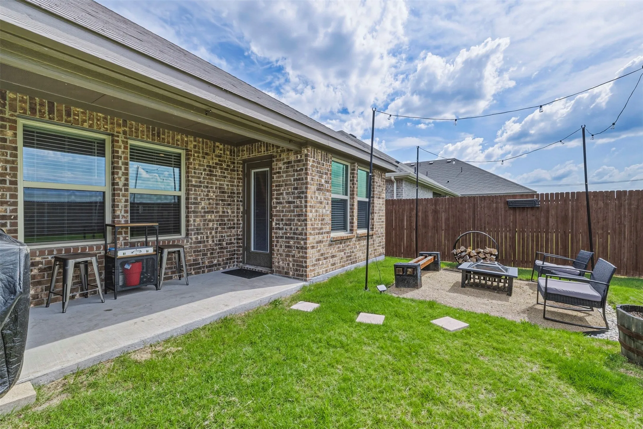 Single Family Residence For Sale in Ellis County , 1210 Grand View Drive, Ennis, Texas 75119, 3 Bedroom, 2 Bathroom, 2 Garage spaces, 1,471 Sqft, built in 2024, Price $262,000, mls#21289722, Real Estate Agent in Ennis, Homes For Sale in Ellis county, Homes For Sale in Ennis, Realtor in Ennis Texas, Real Estate Brokerage Independent Realty Texas, Luminita Cordes Realtor