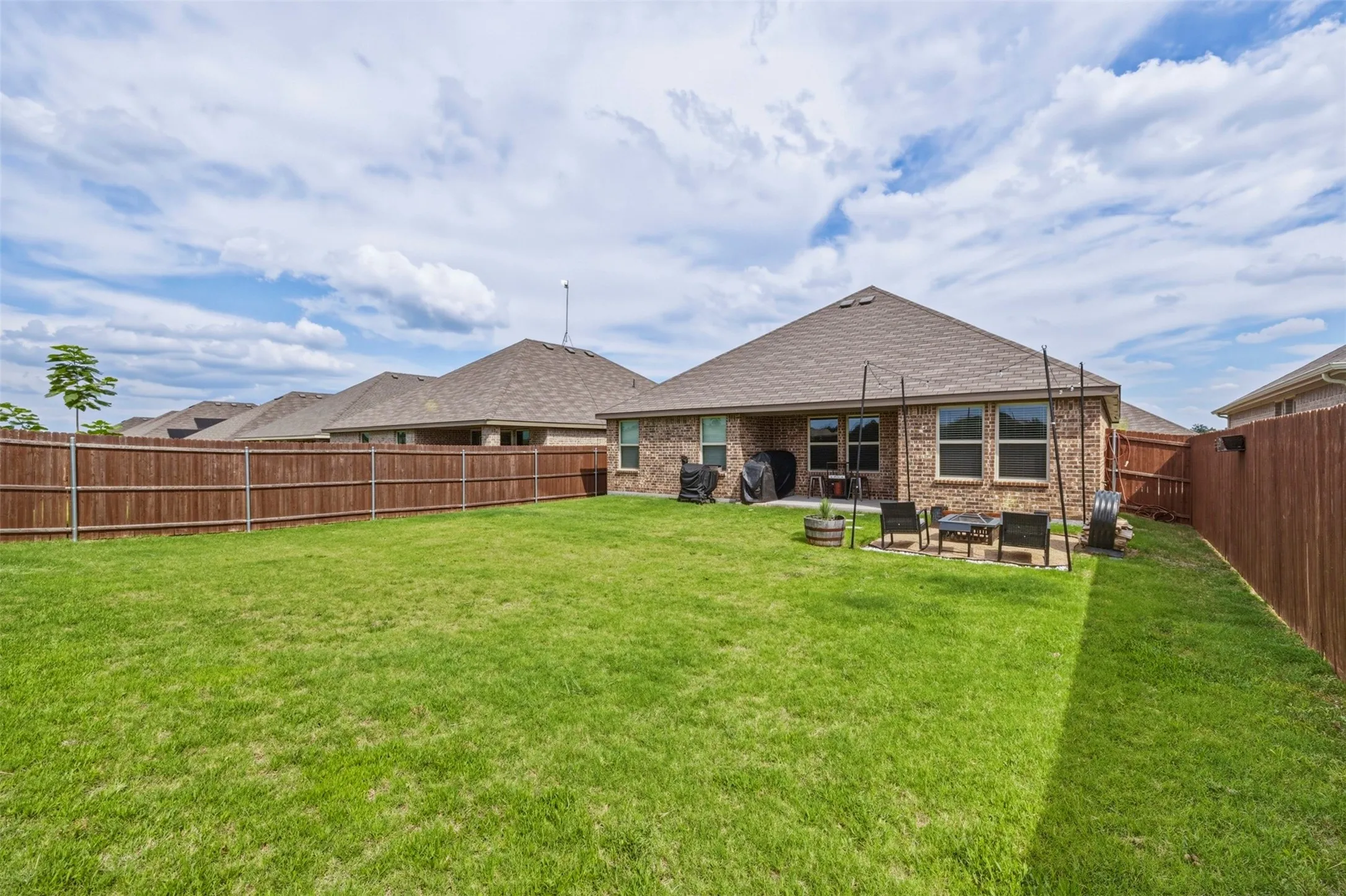 Single Family Residence For Sale in Ellis County , 1210 Grand View Drive, Ennis, Texas 75119, 3 Bedroom, 2 Bathroom, 2 Garage spaces, 1,471 Sqft, built in 2024, Price $262,000, mls#21289722, Real Estate Agent in Ennis, Homes For Sale in Ellis county, Homes For Sale in Ennis, Realtor in Ennis Texas, Real Estate Brokerage Independent Realty Texas, Luminita Cordes Realtor