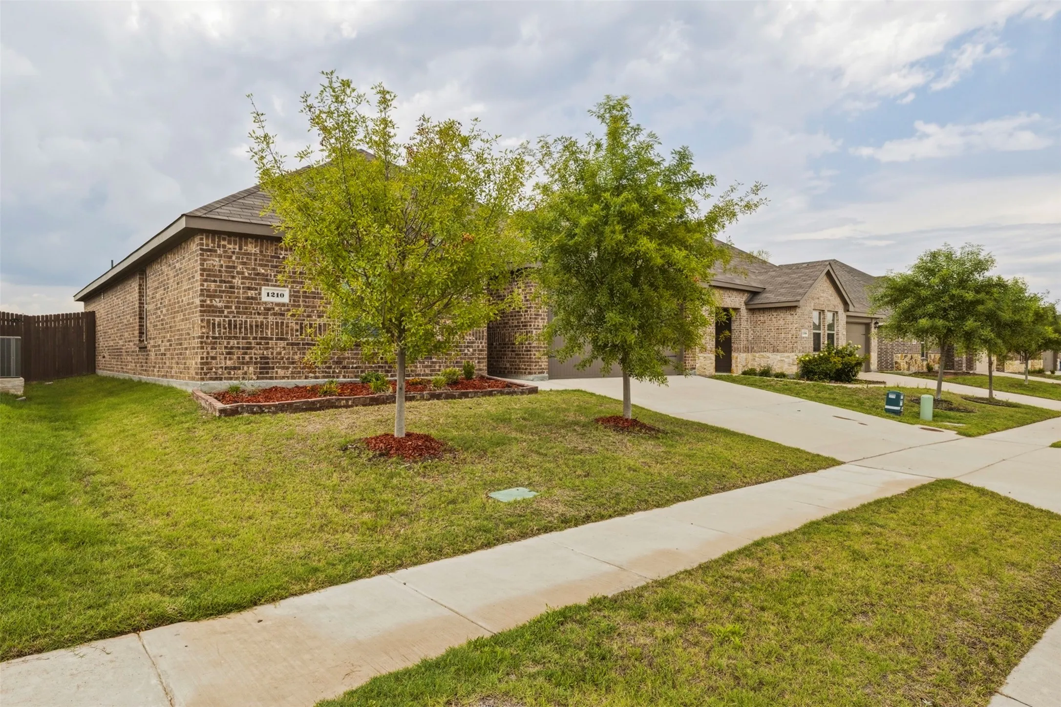 Single Family Residence For Sale in Ellis County , 1210 Grand View Drive, Ennis, Texas 75119, 3 Bedroom, 2 Bathroom, 2 Garage spaces, 1,471 Sqft, built in 2024, Price $262,000, mls#21289722, Real Estate Agent in Ennis, Homes For Sale in Ellis county, Homes For Sale in Ennis, Realtor in Ennis Texas, Real Estate Brokerage Independent Realty Texas, Luminita Cordes Realtor