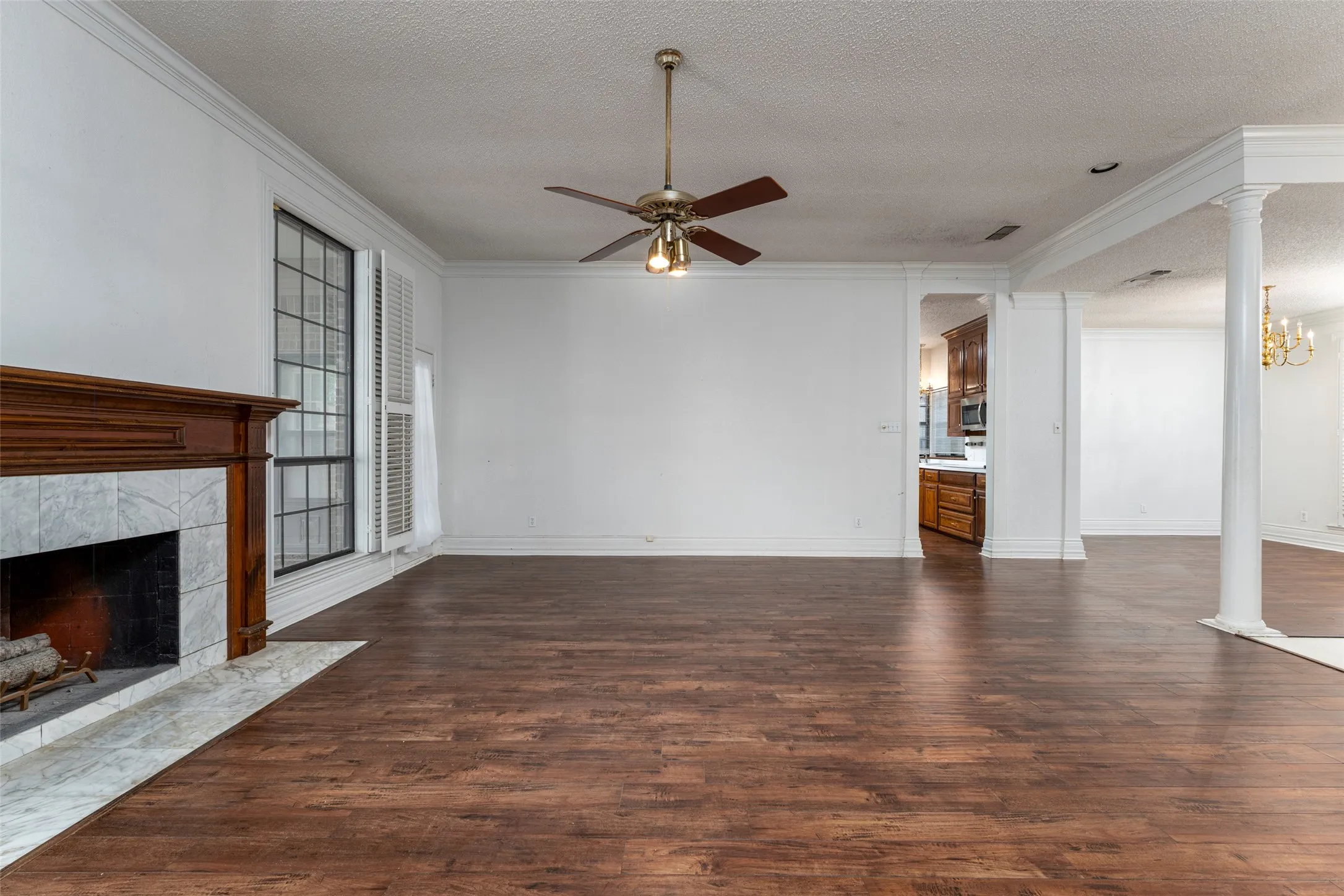 Single Family Residence For Sale in Tarrant County , 7454 Queensbury Circle, Fort Worth, Texas 76133, 4 Bedroom, 2 Bathroom, 2 Garage spaces, 2,509 Sqft, built in 1985, mls#21290325, Real Estate Agent in Fort Worth, Homes For Sale in Tarrant county, Homes For Sale in Fort Worth, Realtor in Fort Worth Texas, Real Estate Brokerage Independent Realty Texas, Luminita Cordes Realtor