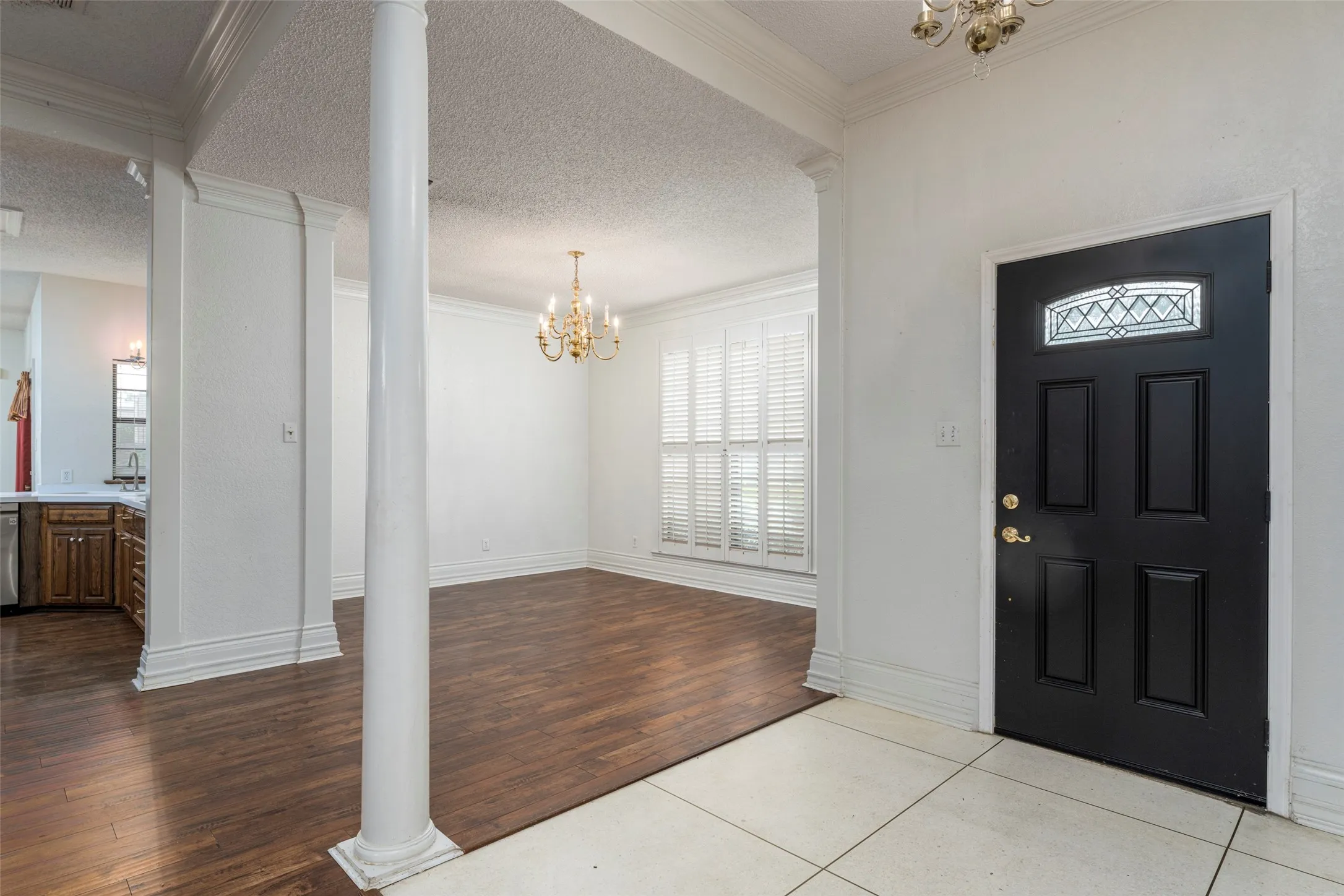 Single Family Residence For Sale in Tarrant County , 7454 Queensbury Circle, Fort Worth, Texas 76133, 4 Bedroom, 2 Bathroom, 2 Garage spaces, 2,509 Sqft, built in 1985, mls#21290325, Real Estate Agent in Fort Worth, Homes For Sale in Tarrant county, Homes For Sale in Fort Worth, Realtor in Fort Worth Texas, Real Estate Brokerage Independent Realty Texas, Luminita Cordes Realtor