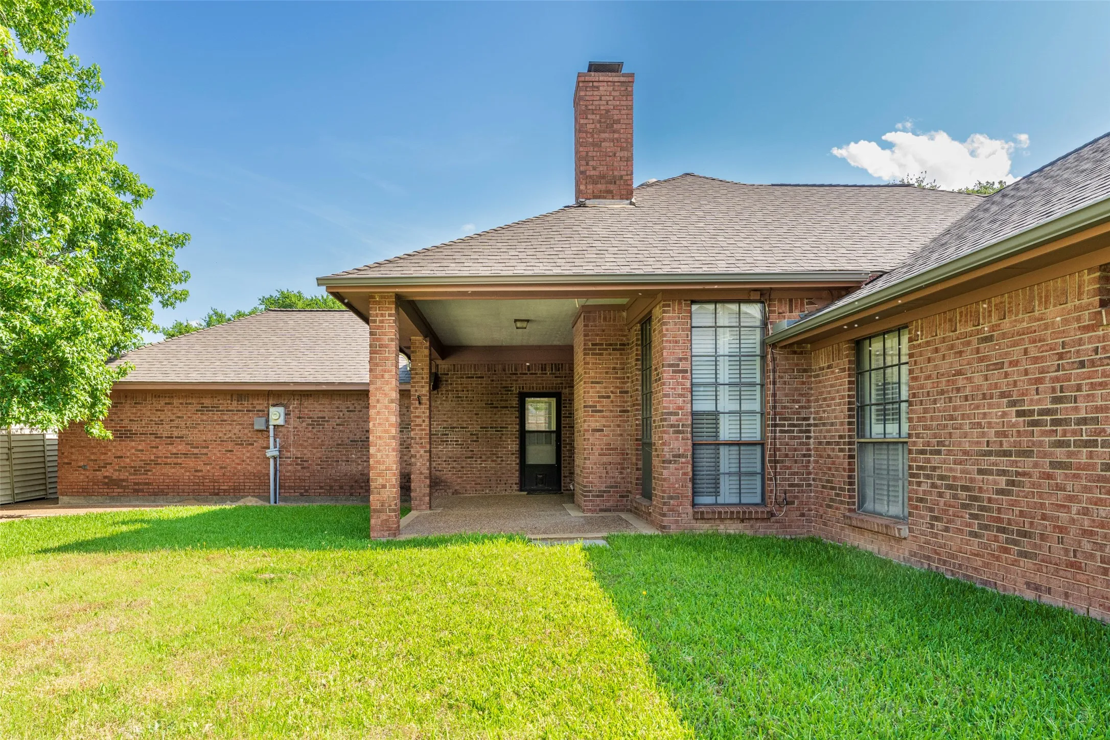 Single Family Residence For Sale in Tarrant County , 7454 Queensbury Circle, Fort Worth, Texas 76133, 4 Bedroom, 2 Bathroom, 2 Garage spaces, 2,509 Sqft, built in 1985, mls#21290325, Real Estate Agent in Fort Worth, Homes For Sale in Tarrant county, Homes For Sale in Fort Worth, Realtor in Fort Worth Texas, Real Estate Brokerage Independent Realty Texas, Luminita Cordes Realtor