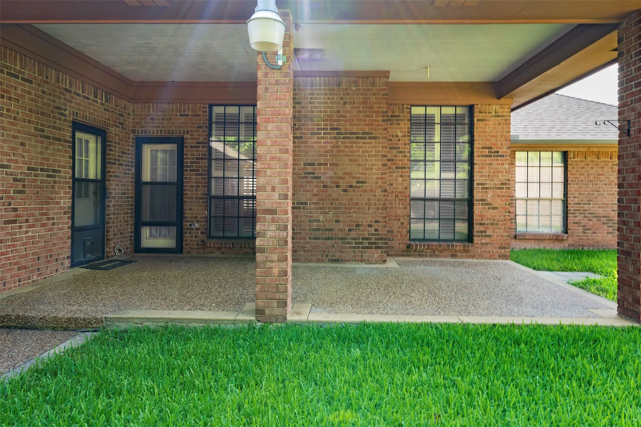 Single Family Residence For Sale in Tarrant County , 7454 Queensbury Circle, Fort Worth, Texas 76133, 4 Bedroom, 2 Bathroom, 2 Garage spaces, 2,509 Sqft, built in 1985, mls#21290325, Real Estate Agent in Fort Worth, Homes For Sale in Tarrant county, Homes For Sale in Fort Worth, Realtor in Fort Worth Texas, Real Estate Brokerage Independent Realty Texas, Luminita Cordes Realtor