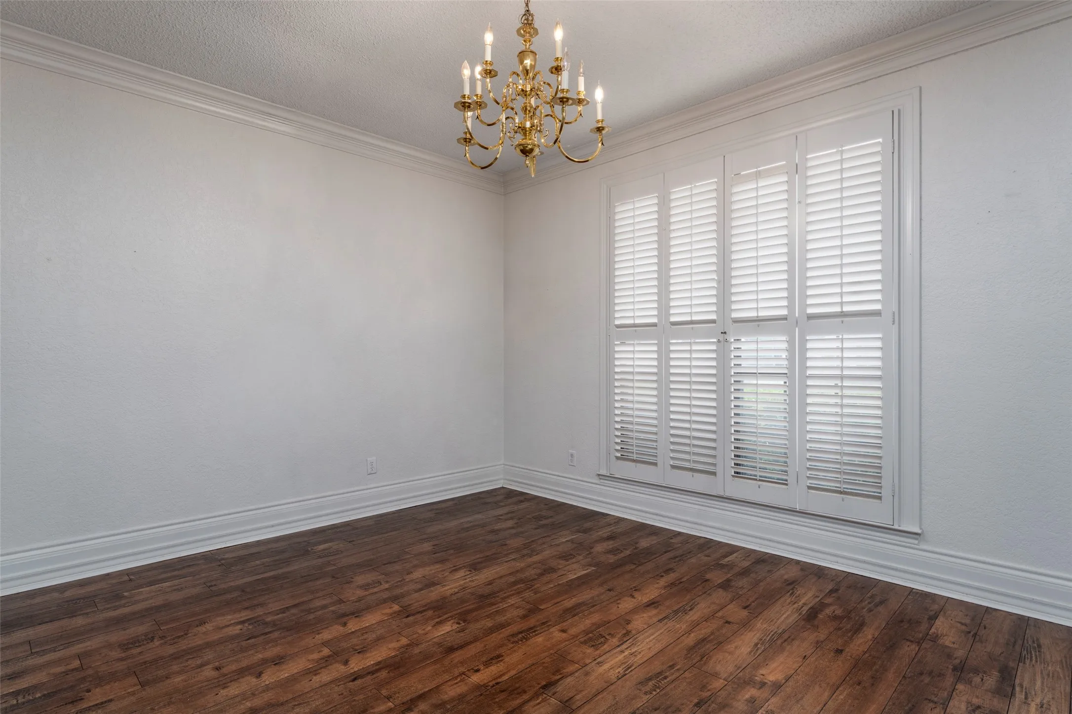 Single Family Residence For Sale in Tarrant County , 7454 Queensbury Circle, Fort Worth, Texas 76133, 4 Bedroom, 2 Bathroom, 2 Garage spaces, 2,509 Sqft, built in 1985, mls#21290325, Real Estate Agent in Fort Worth, Homes For Sale in Tarrant county, Homes For Sale in Fort Worth, Realtor in Fort Worth Texas, Real Estate Brokerage Independent Realty Texas, Luminita Cordes Realtor