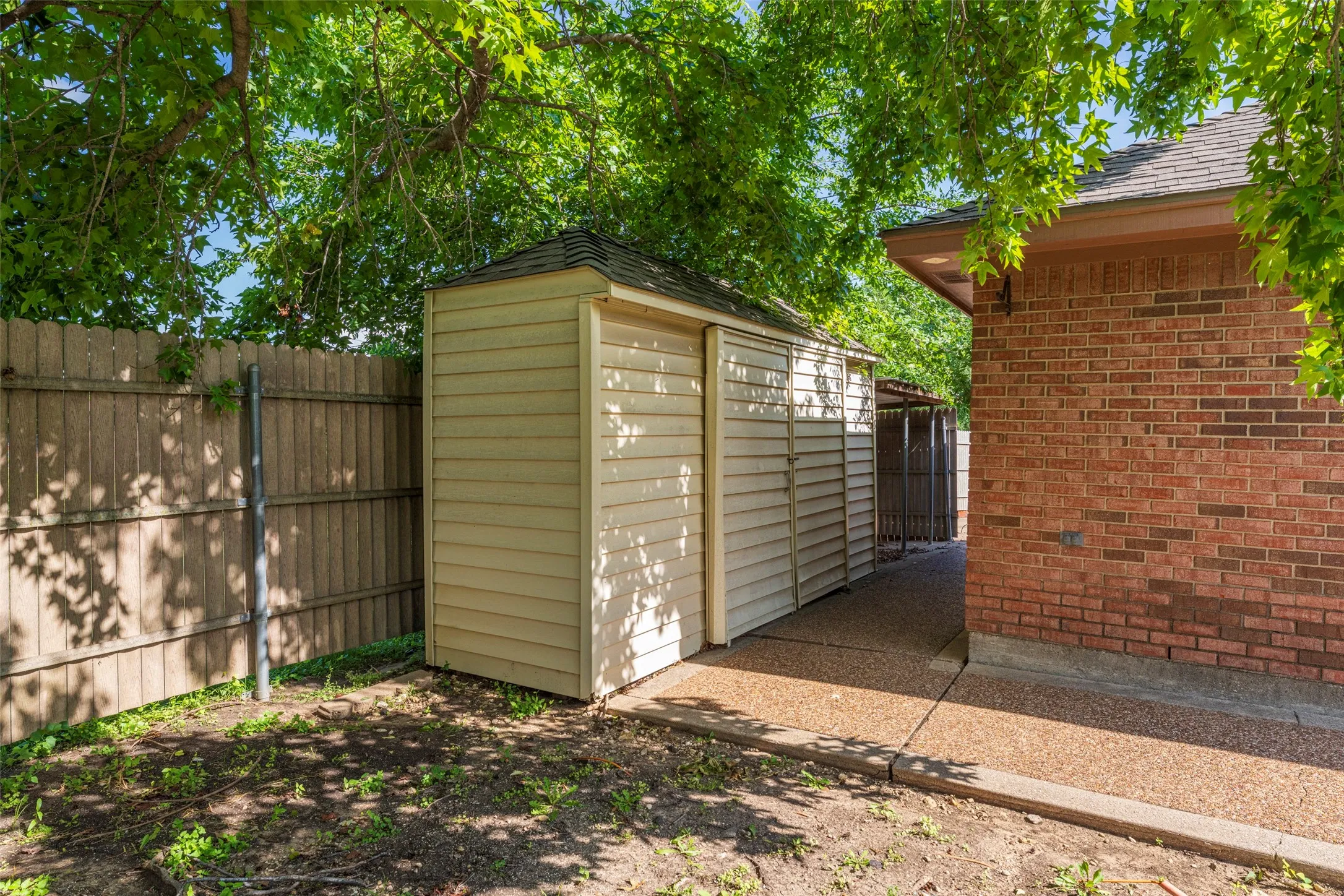 Single Family Residence For Sale in Tarrant County , 7454 Queensbury Circle, Fort Worth, Texas 76133, 4 Bedroom, 2 Bathroom, 2 Garage spaces, 2,509 Sqft, built in 1985, mls#21290325, Real Estate Agent in Fort Worth, Homes For Sale in Tarrant county, Homes For Sale in Fort Worth, Realtor in Fort Worth Texas, Real Estate Brokerage Independent Realty Texas, Luminita Cordes Realtor