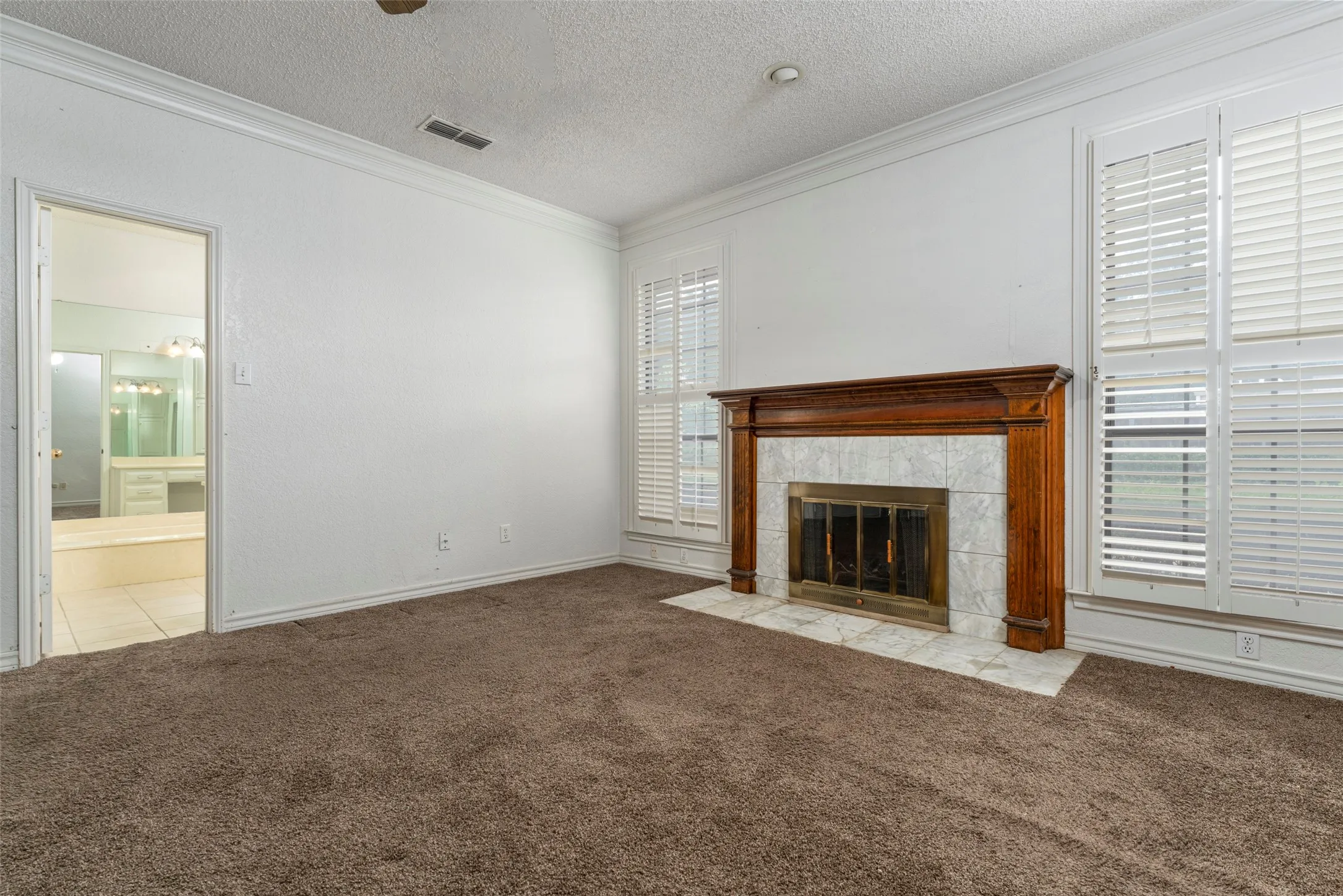 Single Family Residence For Sale in Tarrant County , 7454 Queensbury Circle, Fort Worth, Texas 76133, 4 Bedroom, 2 Bathroom, 2 Garage spaces, 2,509 Sqft, built in 1985, mls#21290325, Real Estate Agent in Fort Worth, Homes For Sale in Tarrant county, Homes For Sale in Fort Worth, Realtor in Fort Worth Texas, Real Estate Brokerage Independent Realty Texas, Luminita Cordes Realtor