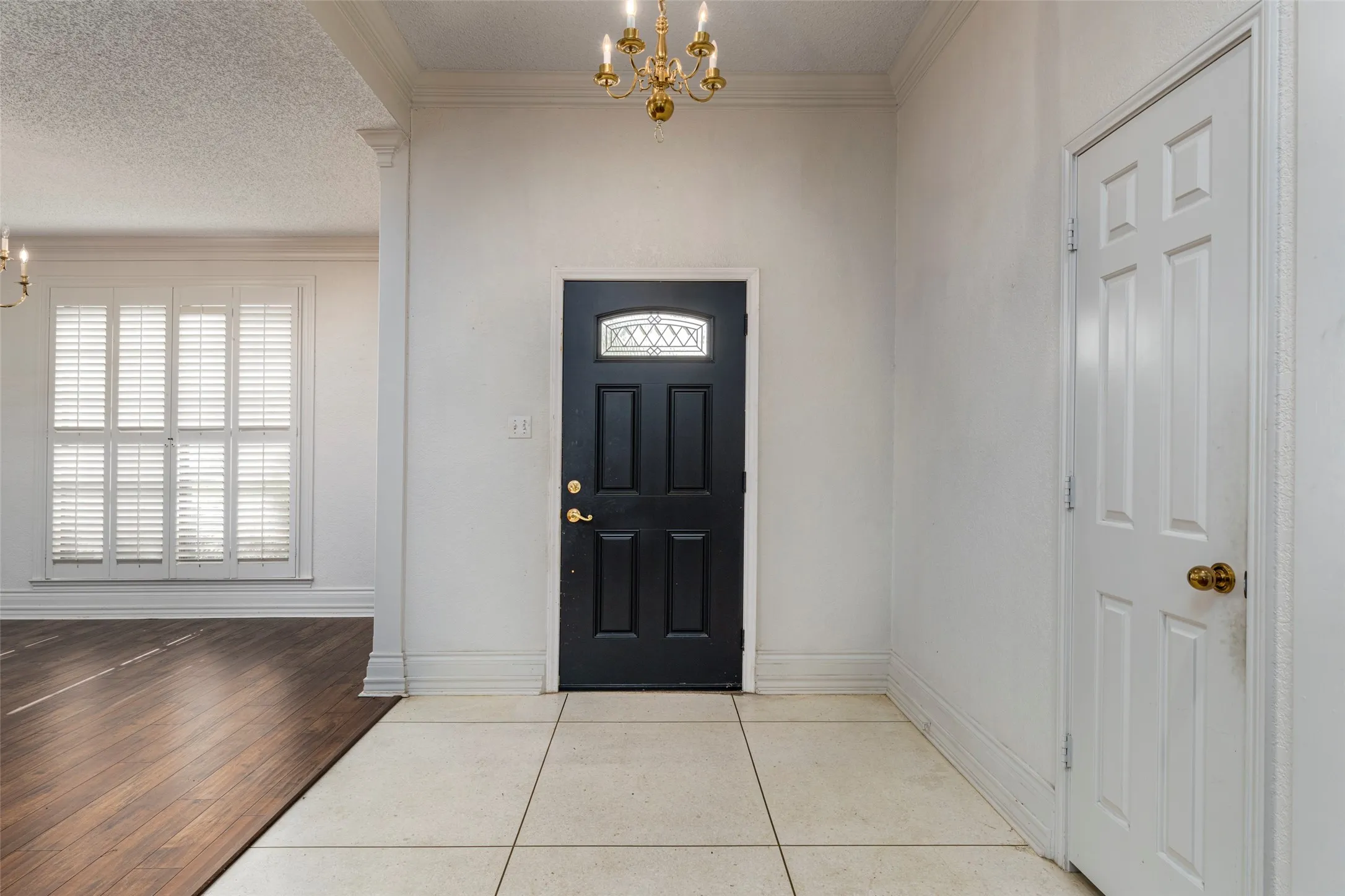 Single Family Residence For Sale in Tarrant County , 7454 Queensbury Circle, Fort Worth, Texas 76133, 4 Bedroom, 2 Bathroom, 2 Garage spaces, 2,509 Sqft, built in 1985, mls#21290325, Real Estate Agent in Fort Worth, Homes For Sale in Tarrant county, Homes For Sale in Fort Worth, Realtor in Fort Worth Texas, Real Estate Brokerage Independent Realty Texas, Luminita Cordes Realtor