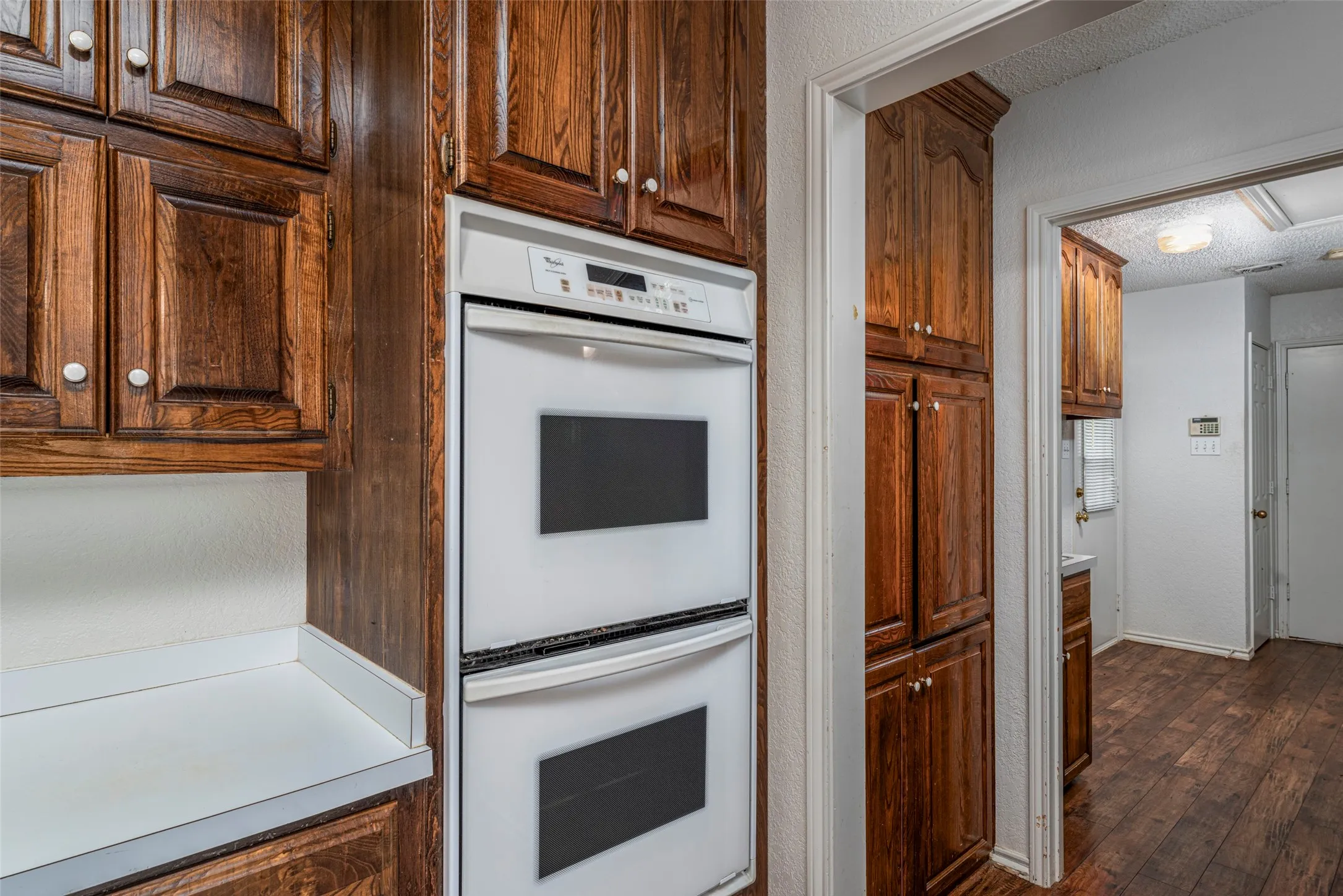 Single Family Residence For Sale in Tarrant County , 7454 Queensbury Circle, Fort Worth, Texas 76133, 4 Bedroom, 2 Bathroom, 2 Garage spaces, 2,509 Sqft, built in 1985, mls#21290325, Real Estate Agent in Fort Worth, Homes For Sale in Tarrant county, Homes For Sale in Fort Worth, Realtor in Fort Worth Texas, Real Estate Brokerage Independent Realty Texas, Luminita Cordes Realtor