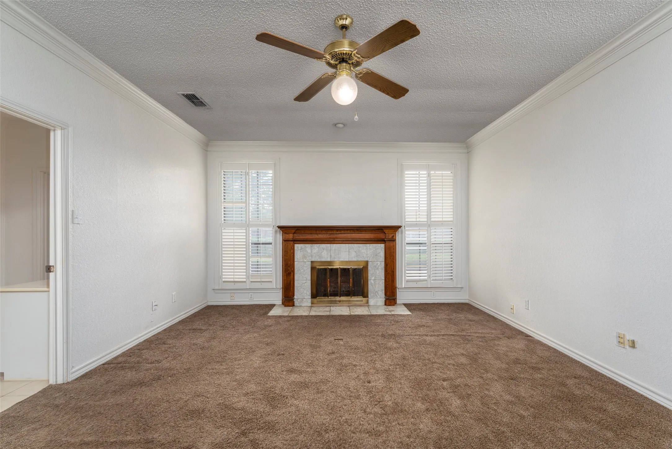 Single Family Residence For Sale in Tarrant County , 7454 Queensbury Circle, Fort Worth, Texas 76133, 4 Bedroom, 2 Bathroom, 2 Garage spaces, 2,509 Sqft, built in 1985, mls#21290325, Real Estate Agent in Fort Worth, Homes For Sale in Tarrant county, Homes For Sale in Fort Worth, Realtor in Fort Worth Texas, Real Estate Brokerage Independent Realty Texas, Luminita Cordes Realtor