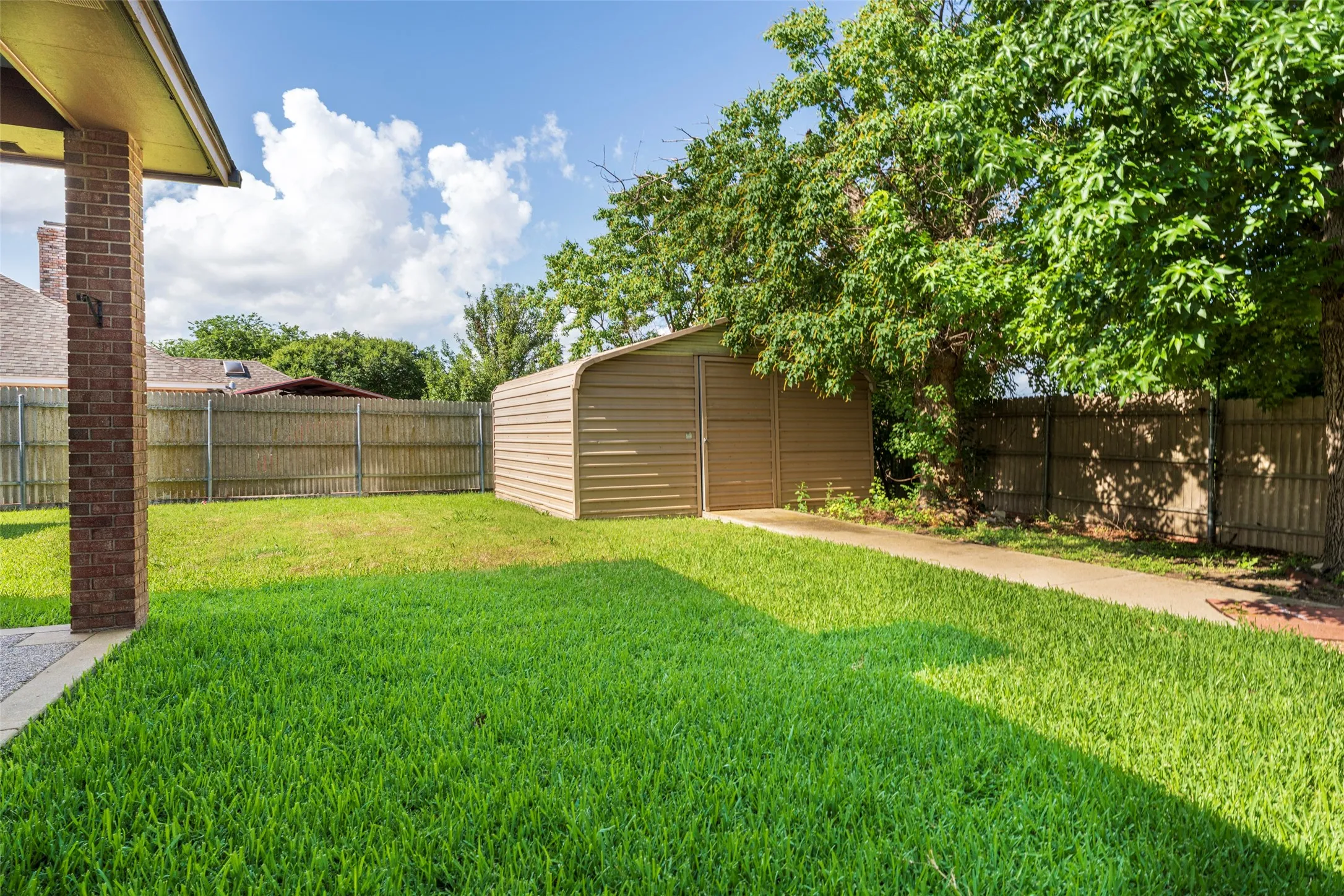 Single Family Residence For Sale in Tarrant County , 7454 Queensbury Circle, Fort Worth, Texas 76133, 4 Bedroom, 2 Bathroom, 2 Garage spaces, 2,509 Sqft, built in 1985, mls#21290325, Real Estate Agent in Fort Worth, Homes For Sale in Tarrant county, Homes For Sale in Fort Worth, Realtor in Fort Worth Texas, Real Estate Brokerage Independent Realty Texas, Luminita Cordes Realtor