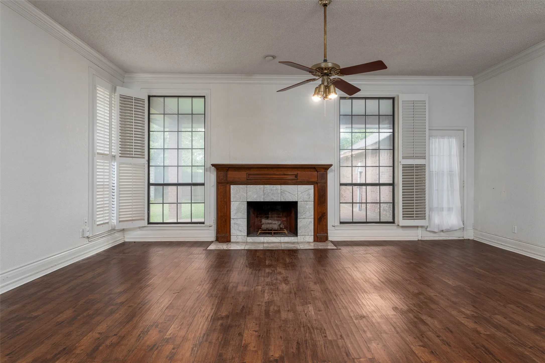 Single Family Residence For Sale in Tarrant County , 7454 Queensbury Circle, Fort Worth, Texas 76133, 4 Bedroom, 2 Bathroom, 2 Garage spaces, 2,509 Sqft, built in 1985, mls#21290325, Real Estate Agent in Fort Worth, Homes For Sale in Tarrant county, Homes For Sale in Fort Worth, Realtor in Fort Worth Texas, Real Estate Brokerage Independent Realty Texas, Luminita Cordes Realtor