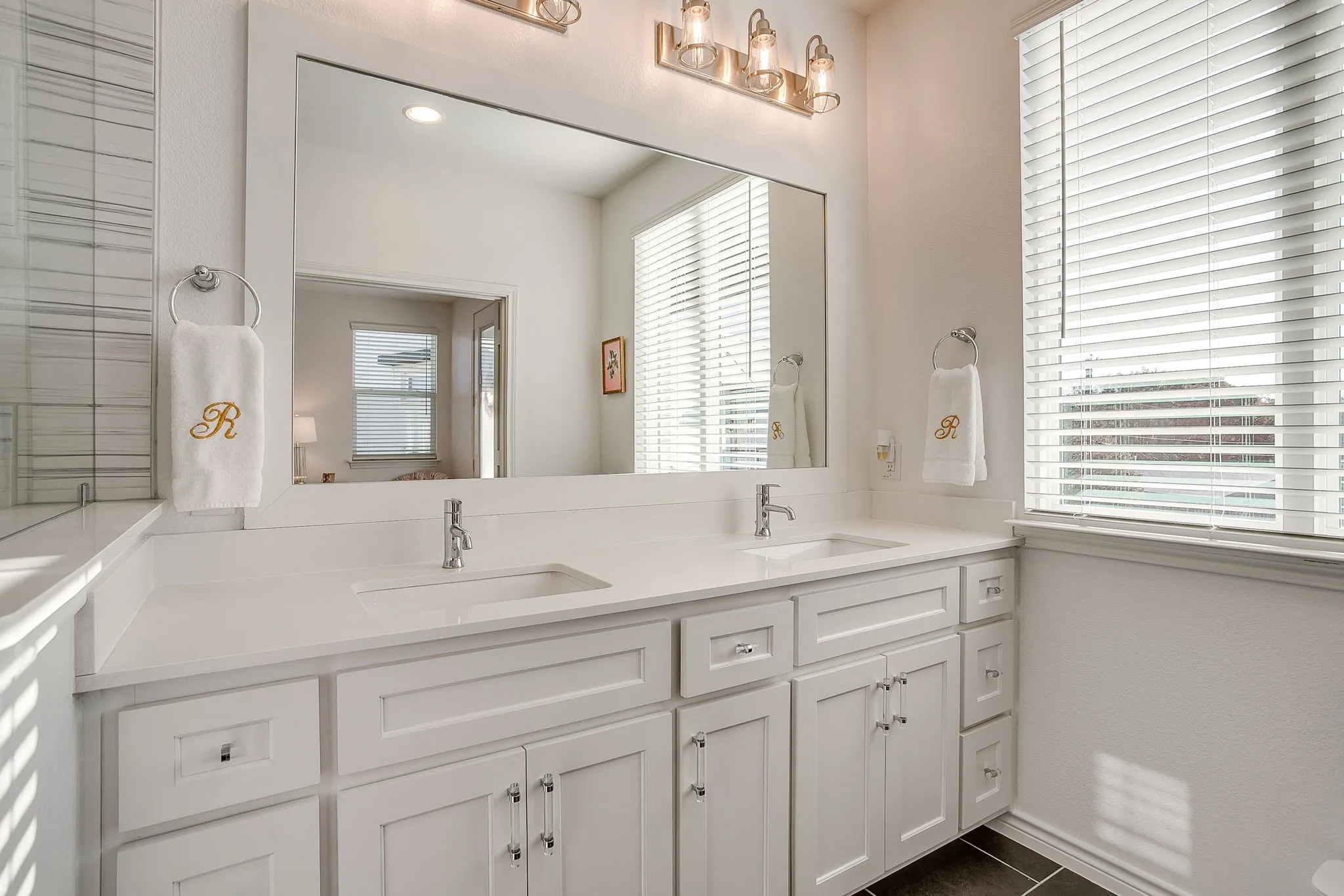 Townhouse For Sale in Tarrant County , 109 Crossroads Circle, Westworth Village, Texas 76114, 3 Bedroom, 3 Bathroom, 2 Garage spaces, 2,149 Sqft, built in 2018, mls#21290103, Real Estate Agent in Westworth Village, Homes For Sale in Tarrant county, Homes For Sale in Westworth Village, Realtor in Westworth Village Texas, Real Estate Brokerage Independent Realty Texas, Luminita Cordes Realtor