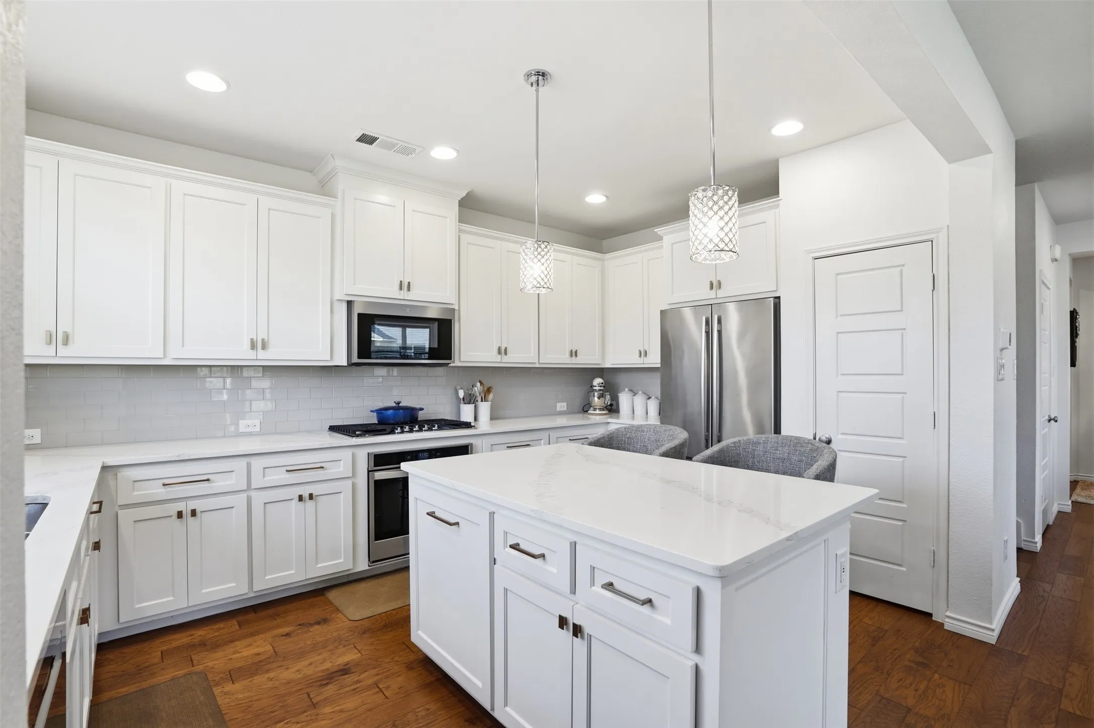 Townhouse For Sale in Tarrant County , 109 Crossroads Circle, Westworth Village, Texas 76114, 3 Bedroom, 3 Bathroom, 2 Garage spaces, 2,149 Sqft, built in 2018, mls#21290103, Real Estate Agent in Westworth Village, Homes For Sale in Tarrant county, Homes For Sale in Westworth Village, Realtor in Westworth Village Texas, Real Estate Brokerage Independent Realty Texas, Luminita Cordes Realtor