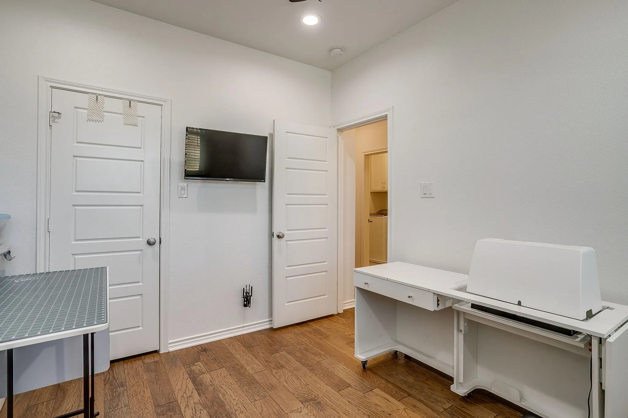 Townhouse For Sale in Tarrant County , 109 Crossroads Circle, Westworth Village, Texas 76114, 3 Bedroom, 3 Bathroom, 2 Garage spaces, 2,149 Sqft, built in 2018, mls#21290103, Real Estate Agent in Westworth Village, Homes For Sale in Tarrant county, Homes For Sale in Westworth Village, Realtor in Westworth Village Texas, Real Estate Brokerage Independent Realty Texas, Luminita Cordes Realtor