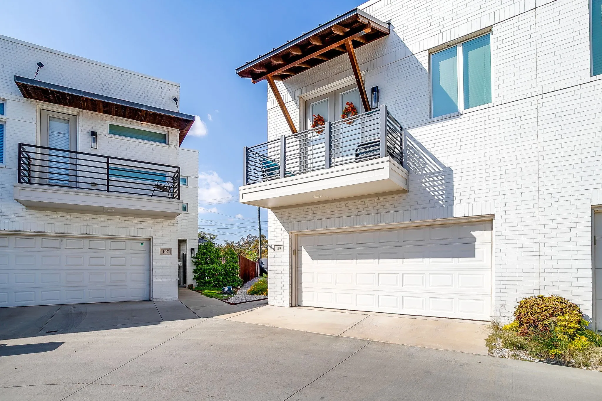 ATTACHED 2-CAR GARAGE